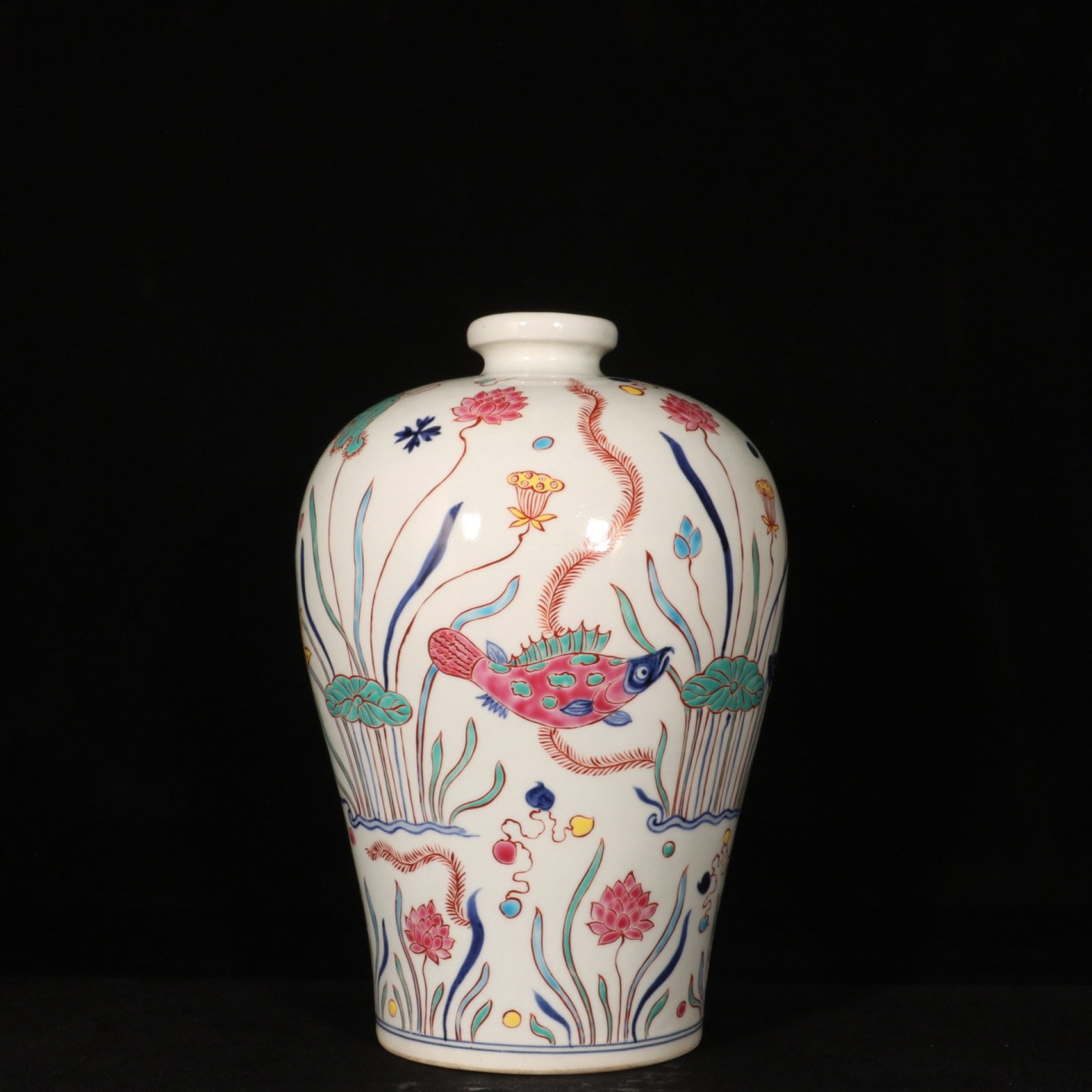 A Rare Wucai Hornwort Pattern Vase: A Rare Wucai Hornwort Pattern Vase,Ming Dynasty,China,Xuande Six-character Mark,Size:12.2inx7.9in 五彩鱼藻纹瓶,中国明代,宣德