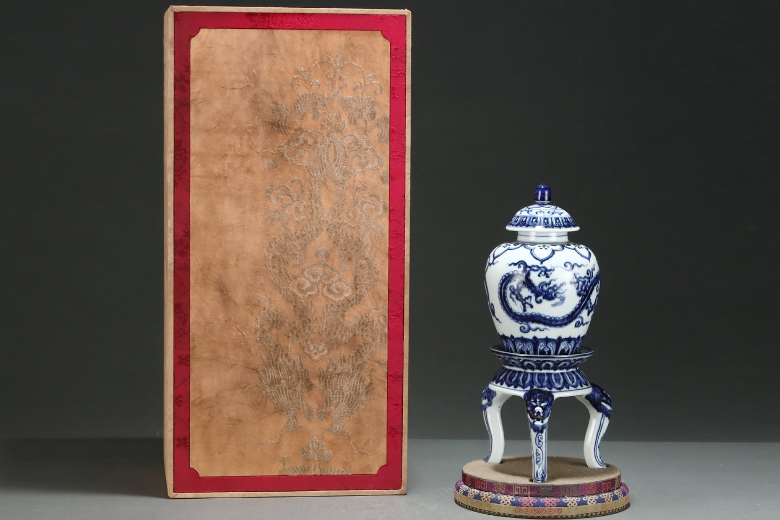 A Rare Blue and White Auspicious Cloud and Dragon Pattern Tripod Jar with Cover: A Rare Blue and White Auspicious Cloud and Dragon Pattern Tripod Jar with Cover,Ming Dynasty,China,Xuande Six-character Mark,Size:12inx5.5in 青花祥云龙纹三