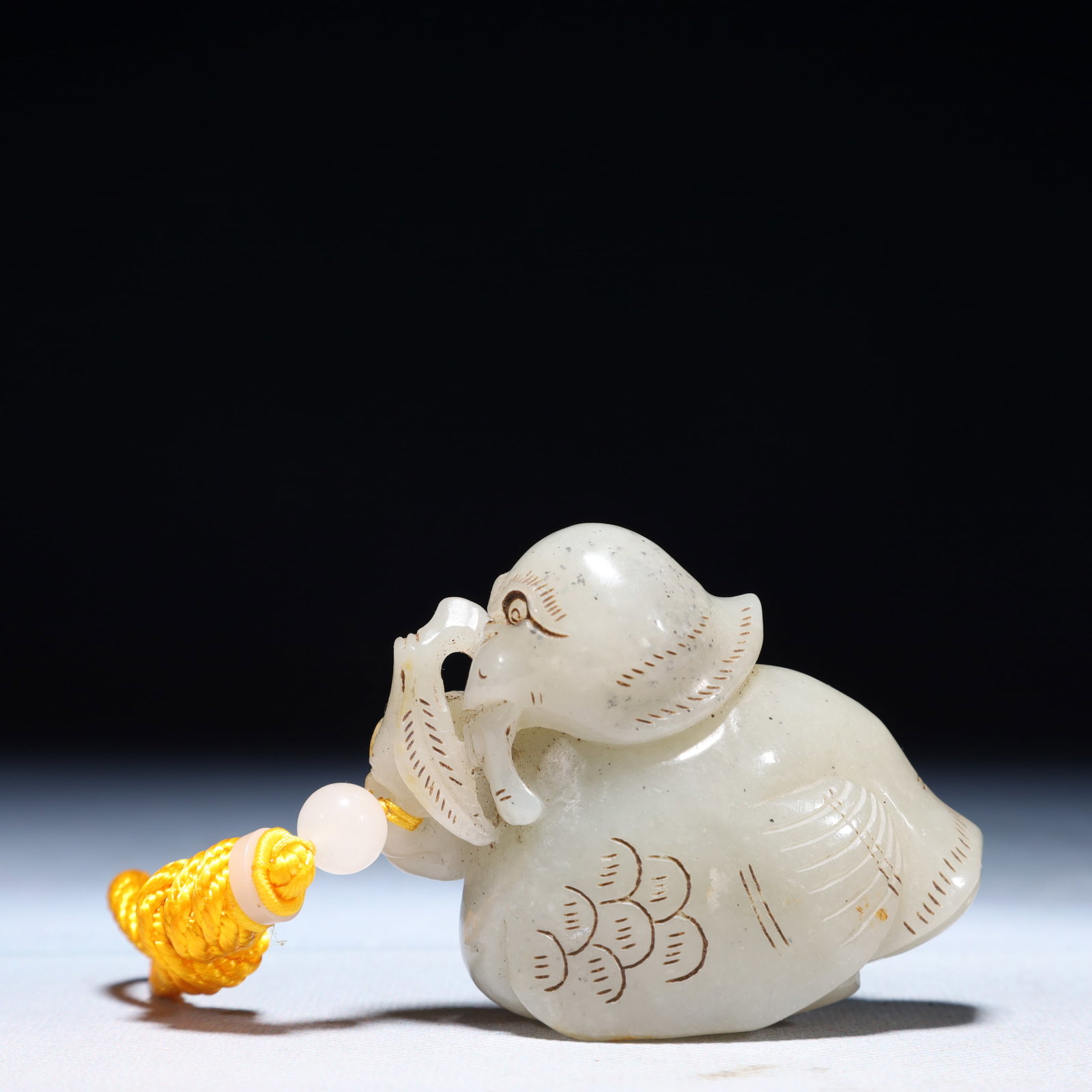 An Exquisite White Jade Bird Pendant: An Exquisite White Jade Bird Pendant,Qing Dynasty,China,Size:2.4inx1.2inx2.4in,Weight:189.2g 白玉鸟挂件,中国清代