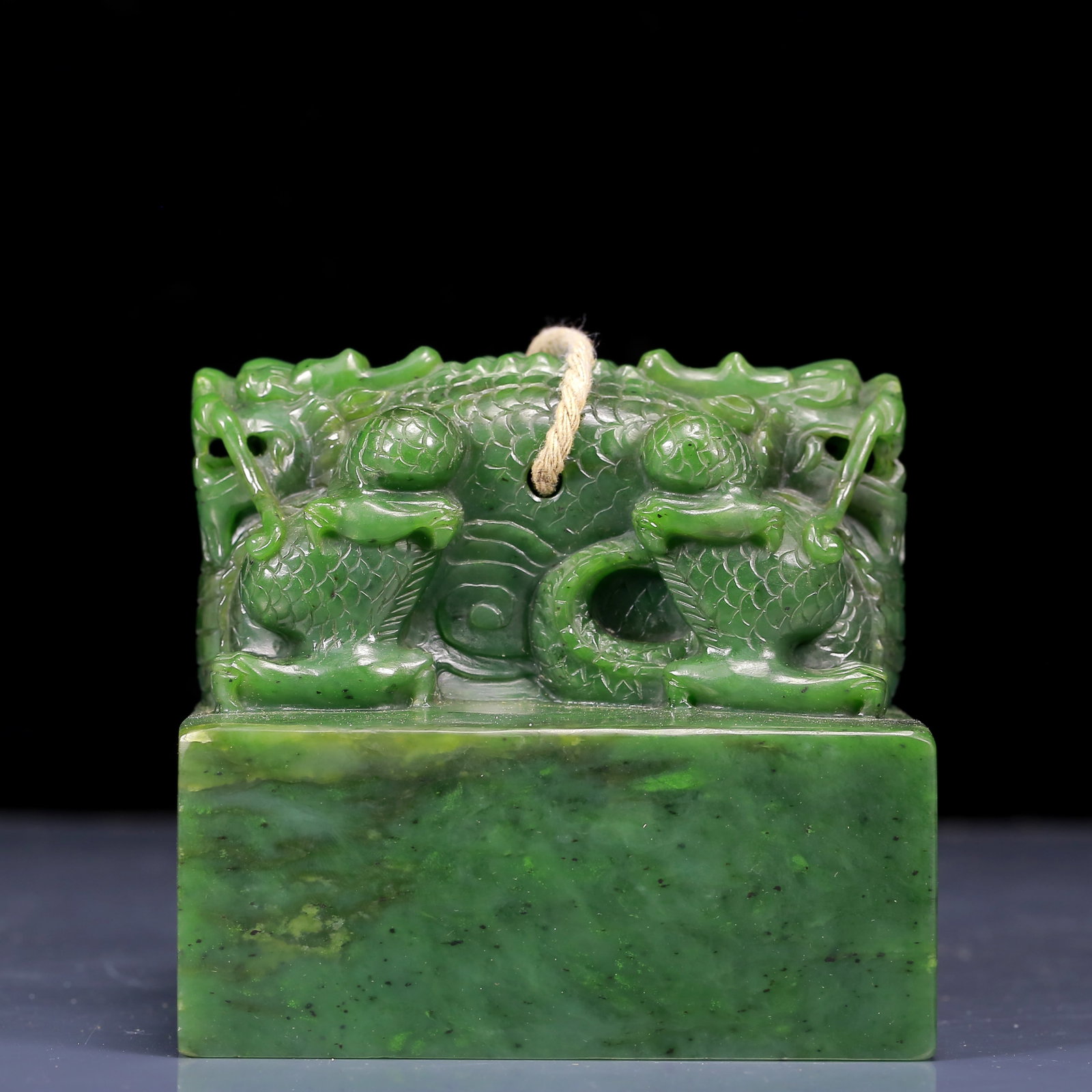 An Exquisite Jasper Dragon Pattern Seal: An Exquisite Jasper Dragon Pattern Seal,Qing Dynasty, China,Size:5.1inx4.7in,Weight:4140g 碧玉龙纹印章，清代