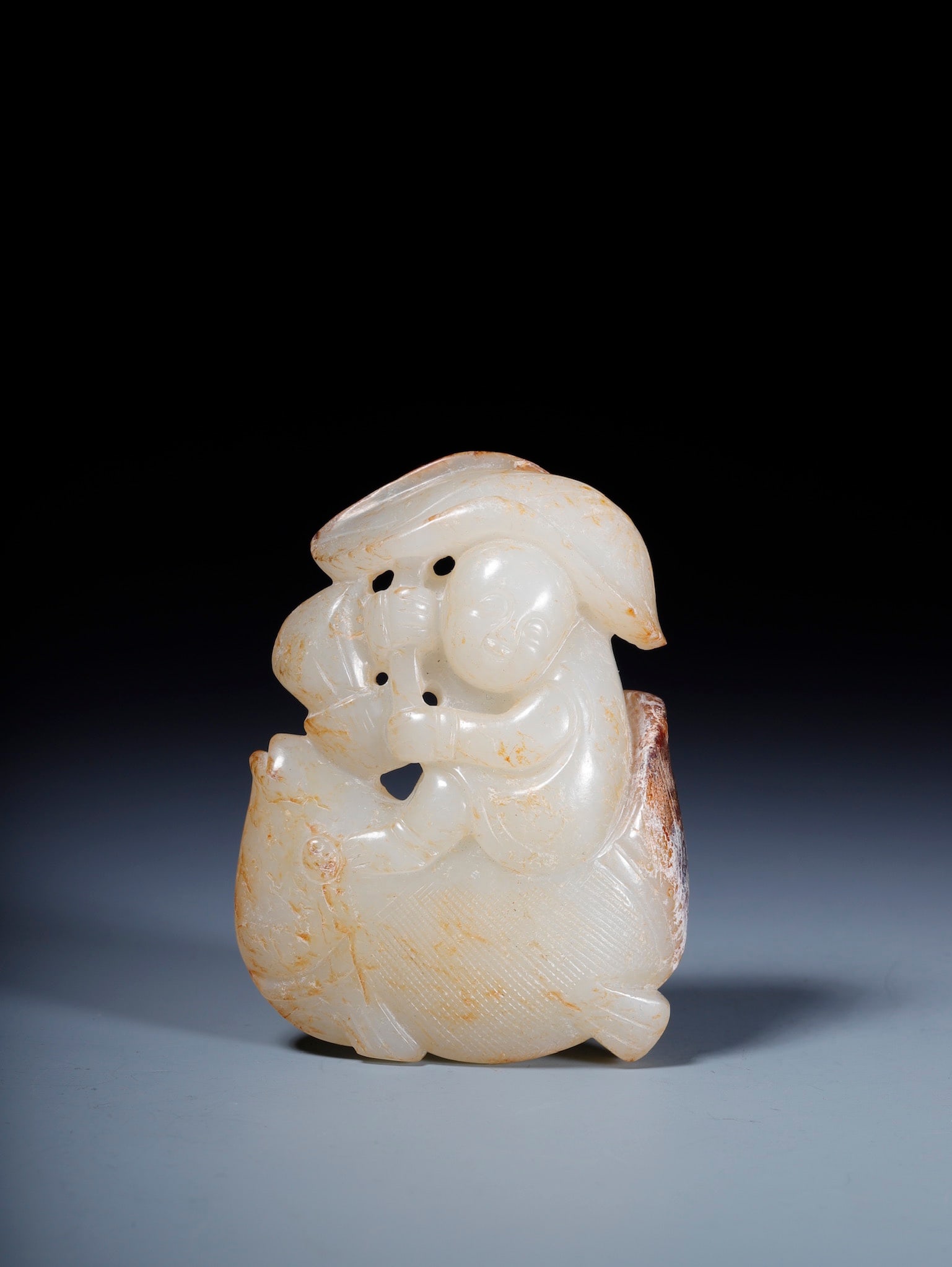 An Exquisite White Jade FigureFish Ornament: An Exquisite White Jade FigureFish Ornament,Qing Dynasty,China,Size:2.5inx1.9inx0.5in,Weight:58.5g