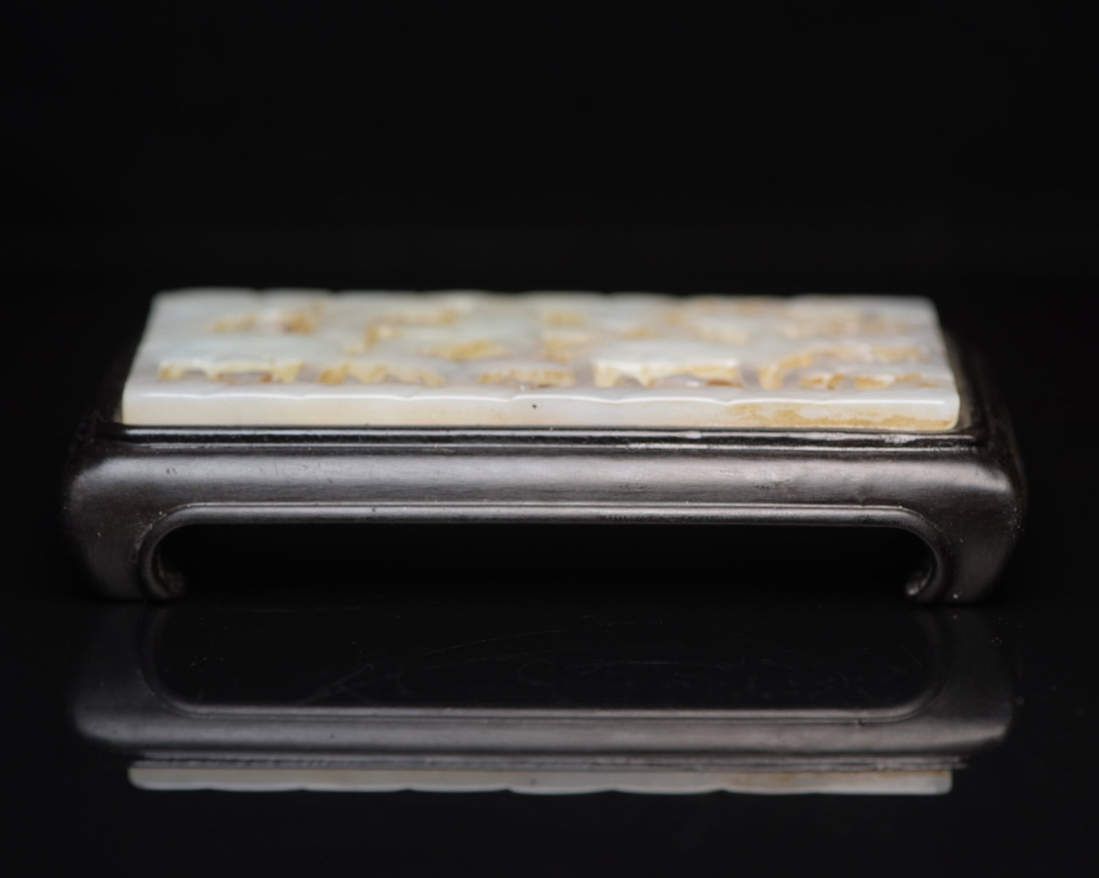An Exquisite White Jade Crane Pattern Bed: An Exquisite White Jade Crane Pattern Bed,Qing Dynasty,China,Size:3.9inx2.3inx0.8in,Weight:87g 白玉鹤纹床,中国清代