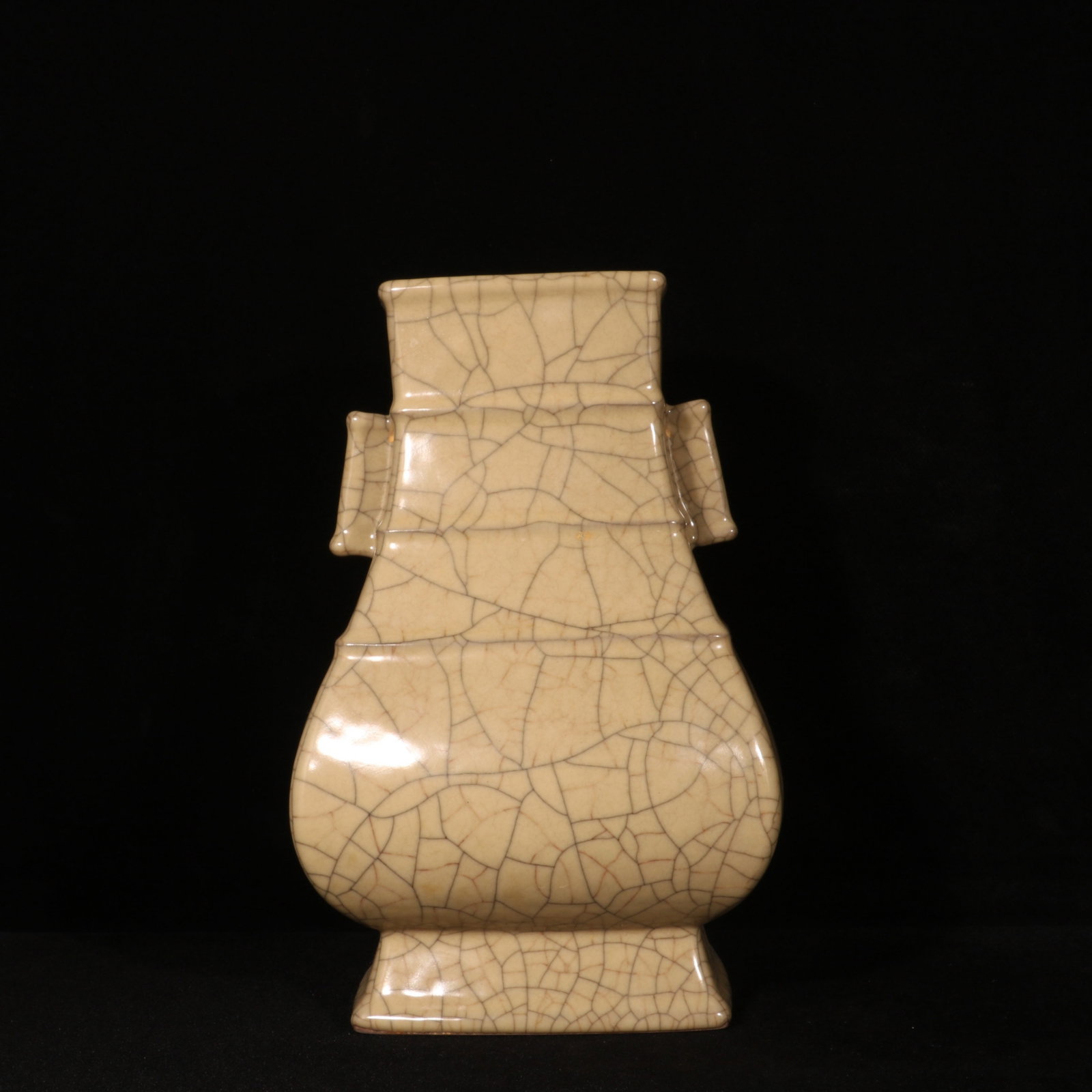 An Exquisite Ge yao Yellow Glazed Double-Ears Vase: An Exquisite Ge yao Yellow Glazed Double-Ears Vase,Song Dynasty,China,Size:10.2inx6.3in 哥窑黄釉双耳瓶,中国宋代