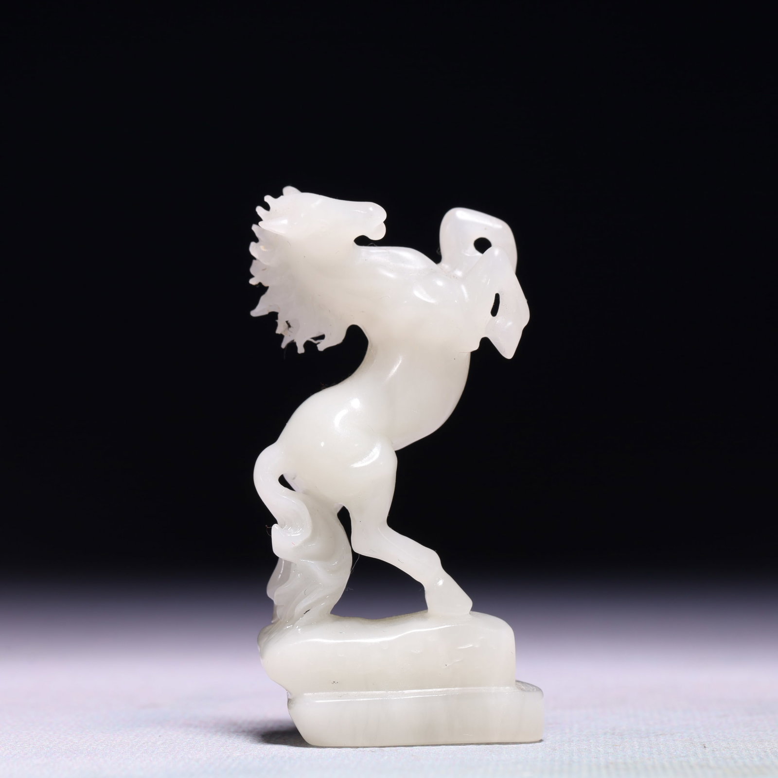 An Exquisite White Jade Horse Ornament: An Exquisite White Jade Horse Ornament,Qing Dynasty,China,Size:1.6inx0.8inx2.8in,Weight:57.8g 白玉骏马摆件,中国清代