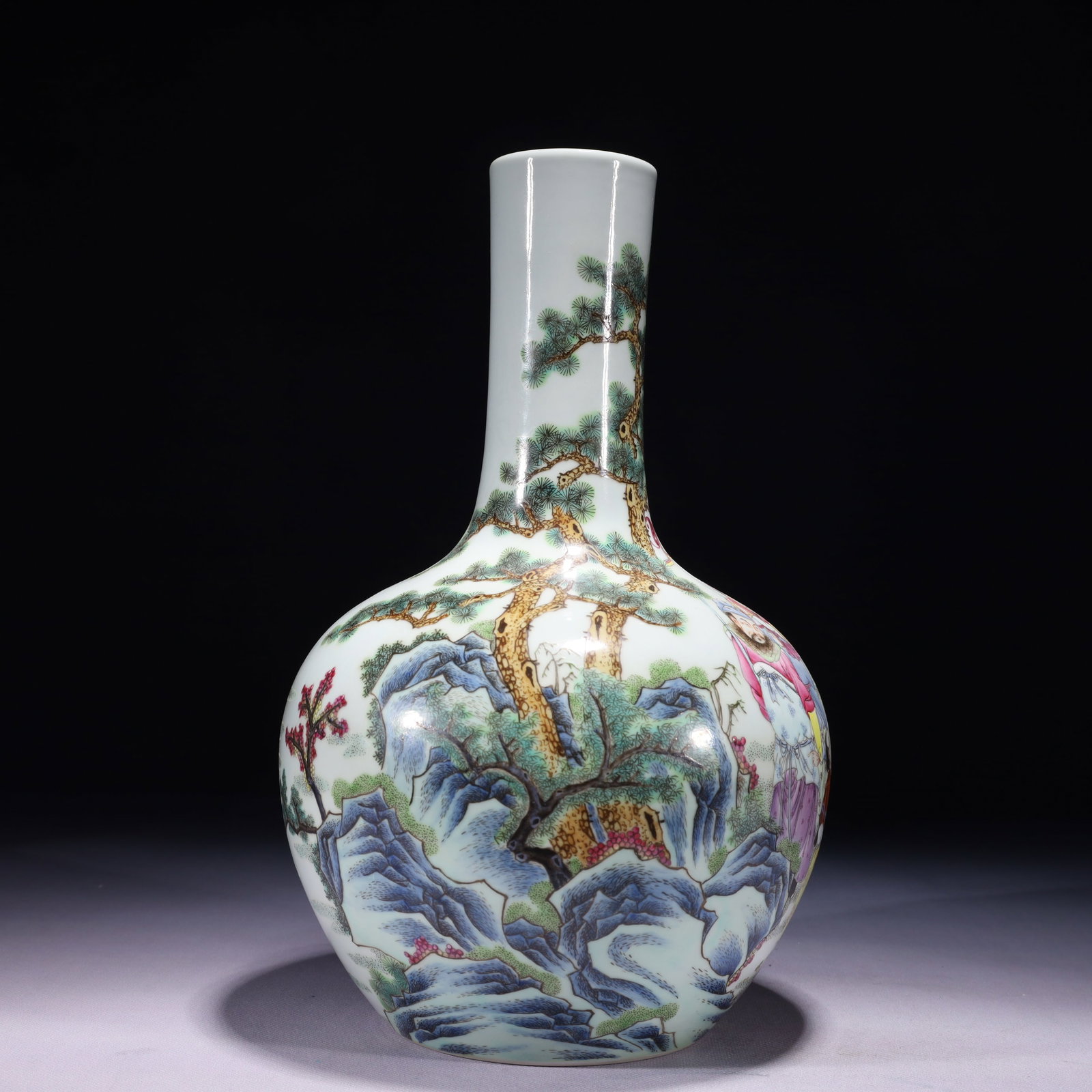 An Exquisite Famille-Rose Character and Story Pattern Vase: An Exquisite Famille-Rose Character and Story Pattern Vase,Qing Dynasty,China,Yongzheng Six-character Mark,Size:7.1inx13.4in,Weight:2150g 粉彩人物故事纹ல