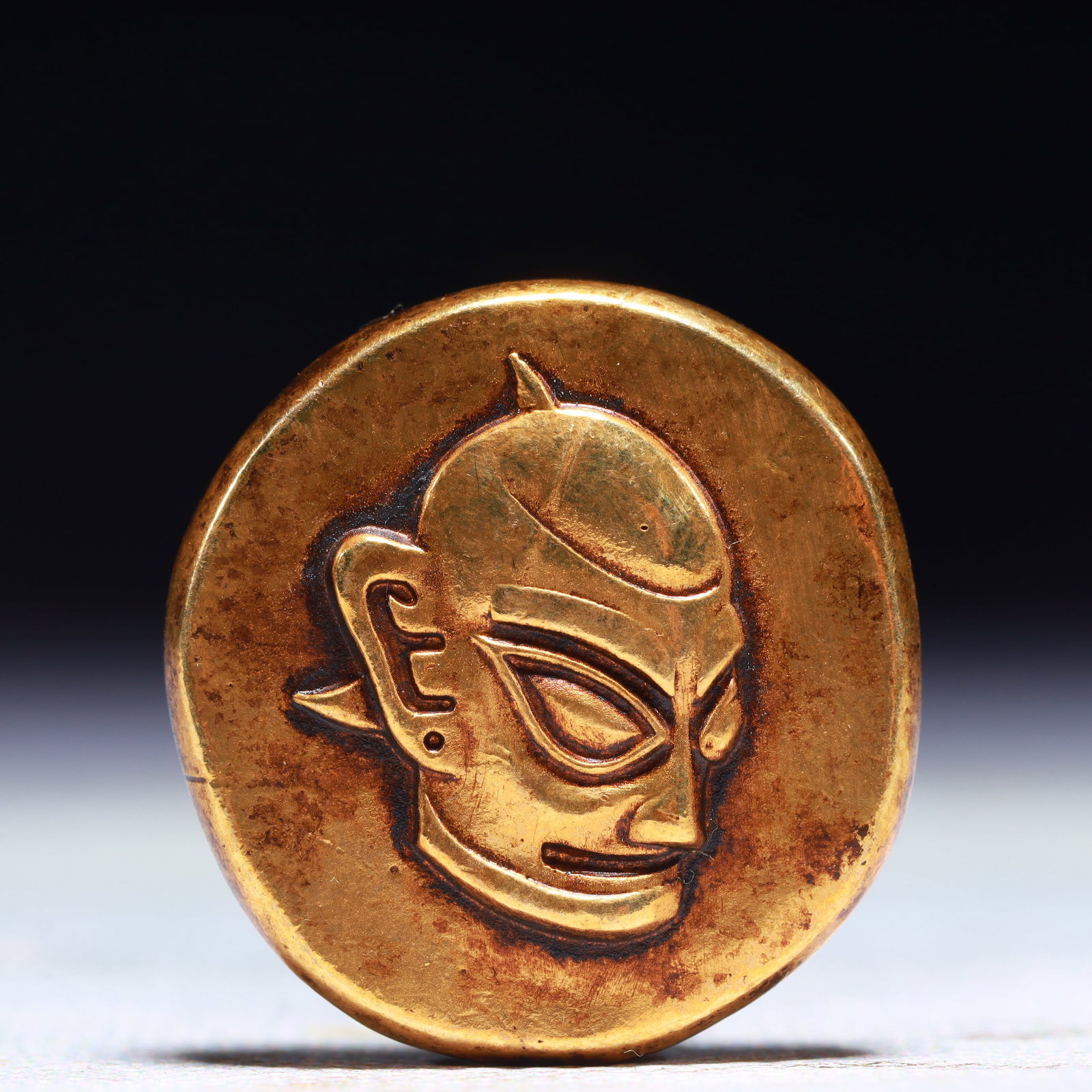 An Exquisite Gilt Bronze Cash Coin: An Exquisite Gilt Bronze Cash Coin,Shang Dynasty,China,Size:1.2in,Weight:29.2g 铜鎏金钱币,中国商代