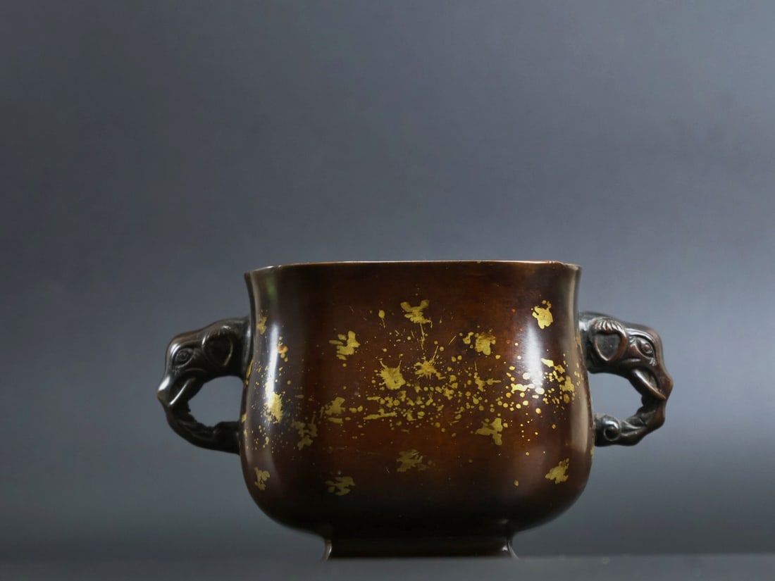 An Exquisite Gilt Bronze Elephant-Ears Censer: An Exquisite Gilt Bronze Elephant-Ears Censer,Qing Dynasty, China, With Mark,Size:3.3inx3.7in,Weight:1585g