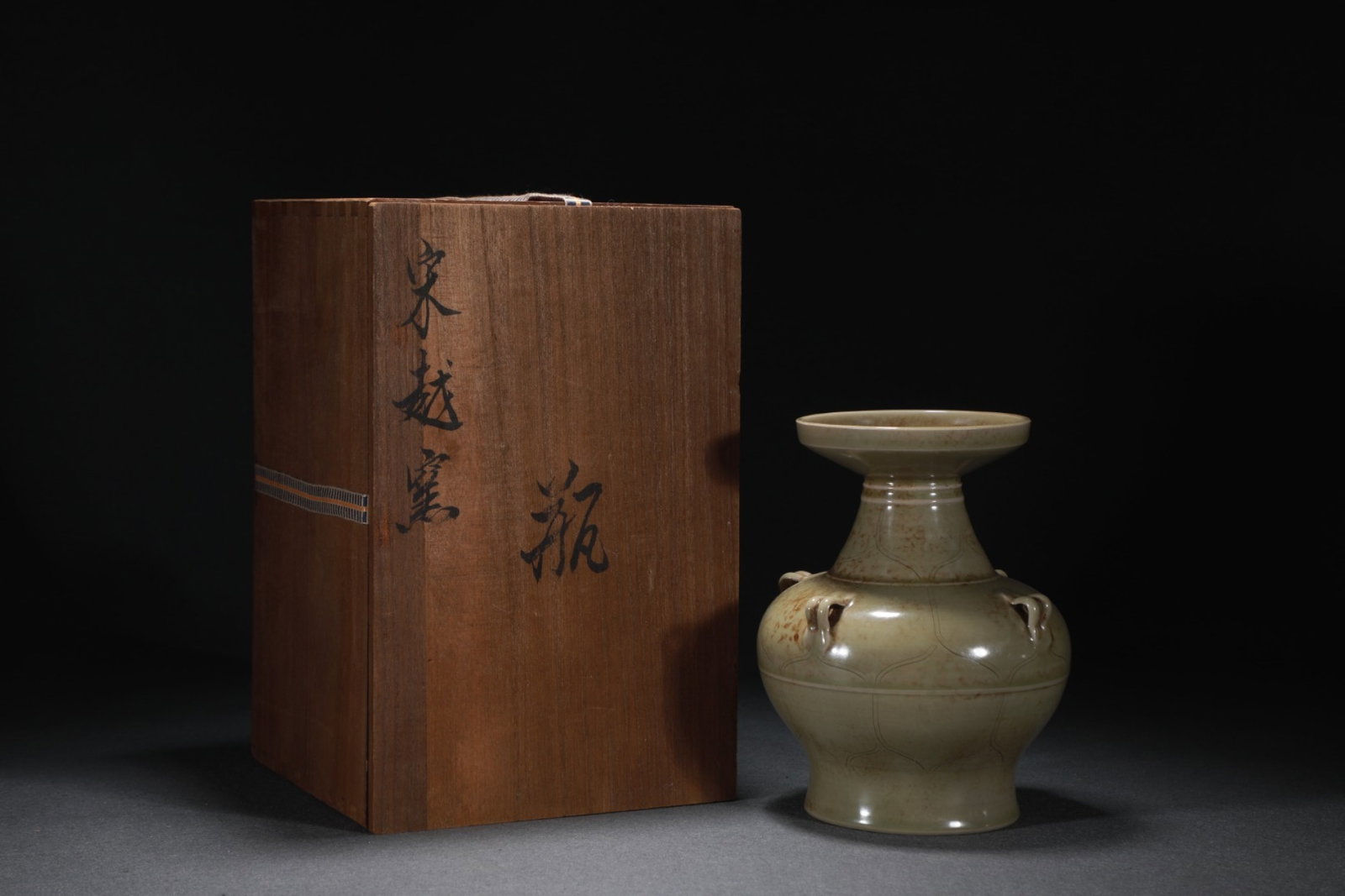 An Exquisite Yue yao Flower Pattern Vase (1 of 9)