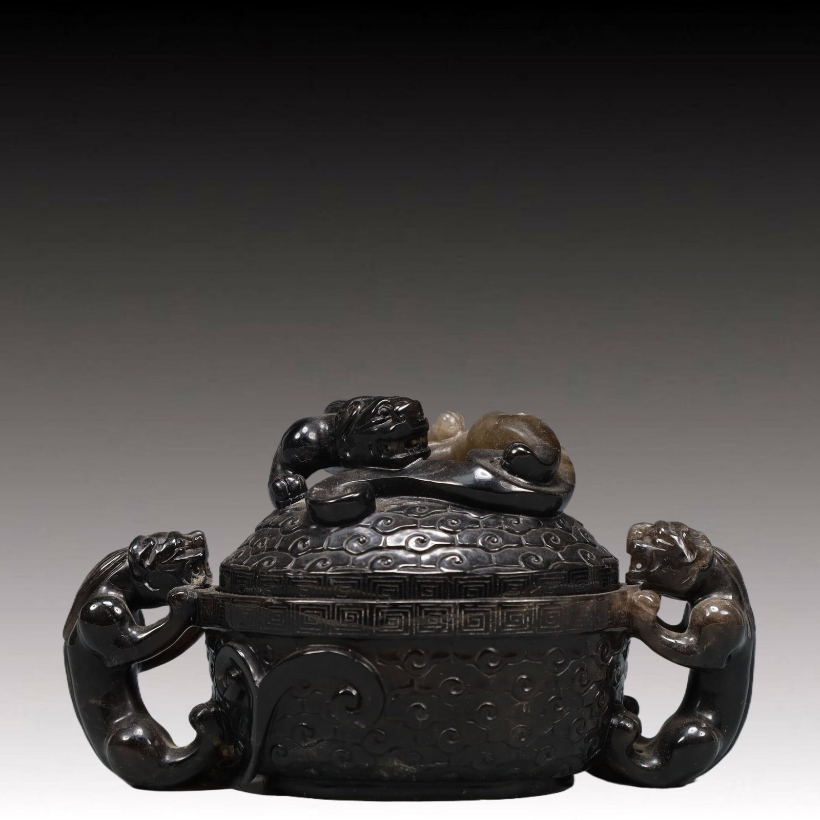 An Exquisite Crystal Auspicious Beast Pattern Double-Ears Censer: An Exquisite Crystal Auspicious Beast Pattern Double-Ears Censer,Qing Dynasty, China,Size:7.1inx3.9inx4.3in Weight:850g