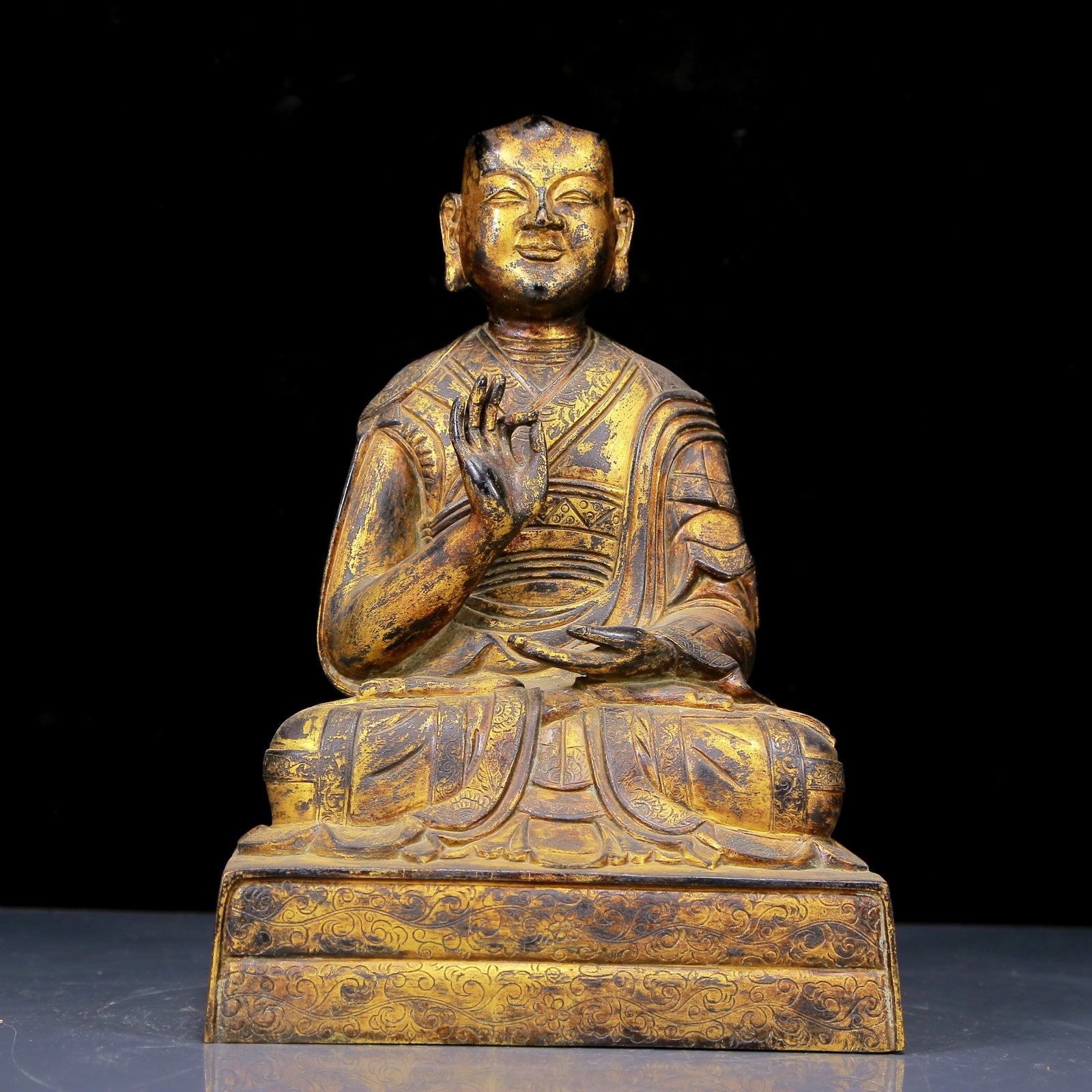 A Solemn Gilt Bronze Statue of Guru: A Solemn Gilt Bronze Statue of Guru,Ming Dynasty, China,Size:7.1inx5.1inx9.8in,Weight:4075g 铜鎏金上师像，明代