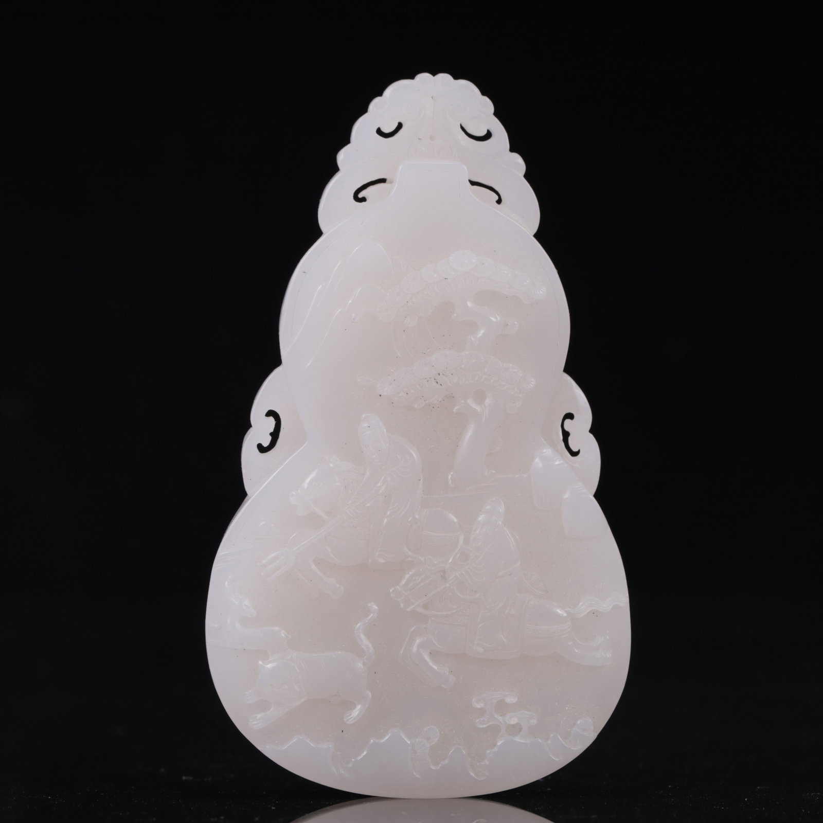 An Exquisite White Jade Figure Pattern Pendant: An Exquisite White Jade Figure Pattern Pendant,Qing Dynasty, China,Size:1.6inx0.4inx3.9in,Weight:88g 白玉人物纹挂件,中国清代