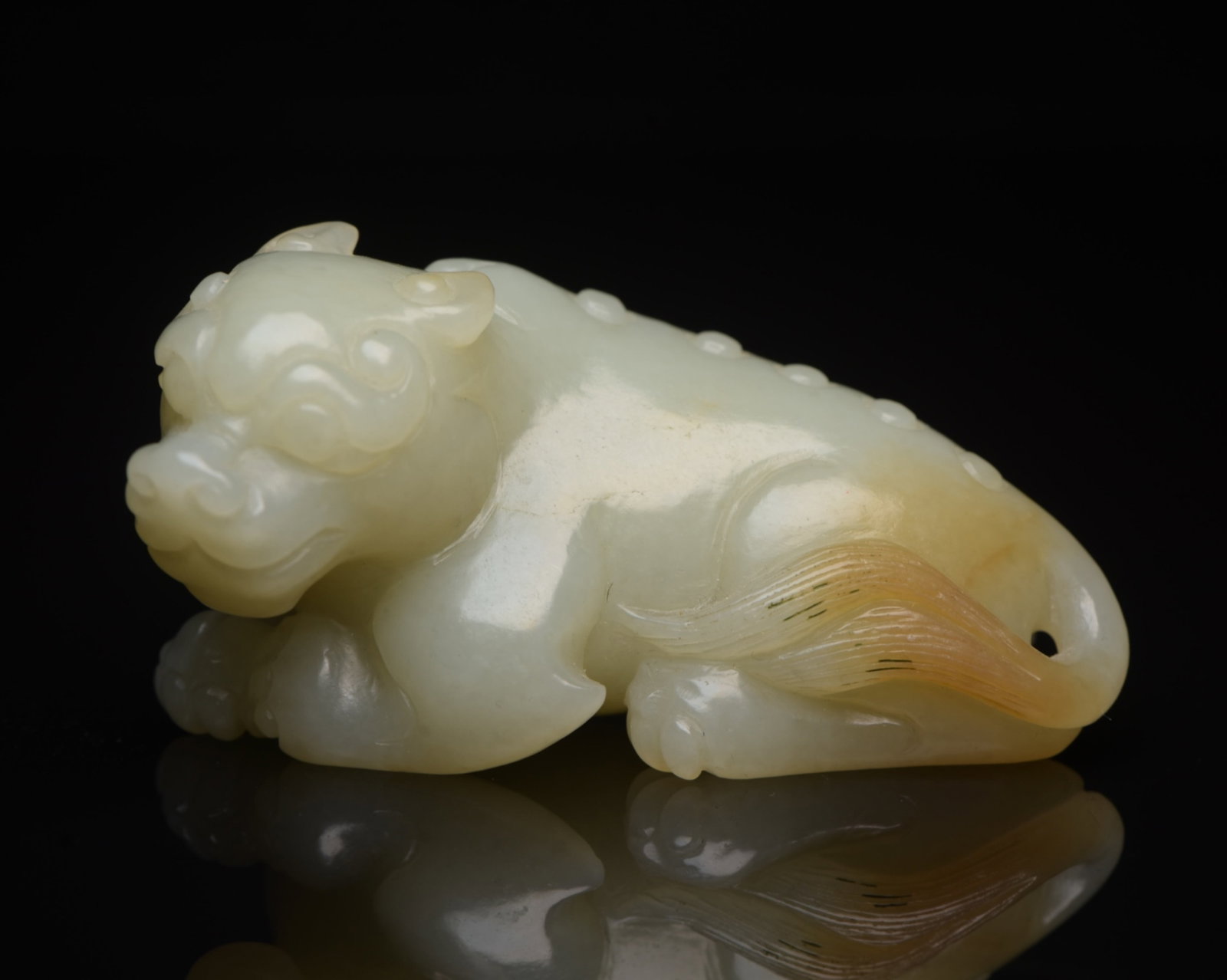 An Exquisite White Jade Auspicious Beast Ornament: An Exquisite White Jade Auspicious Beast Ornament,Qing Dynasty,China,Size:2.8inx1.5inx1.4in,Weight:116g 白玉瑞兽摆件,中国清代