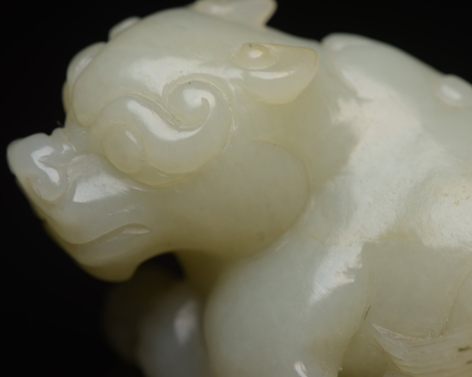 An Exquisite White Jade Auspicious Beast Ornament - 7