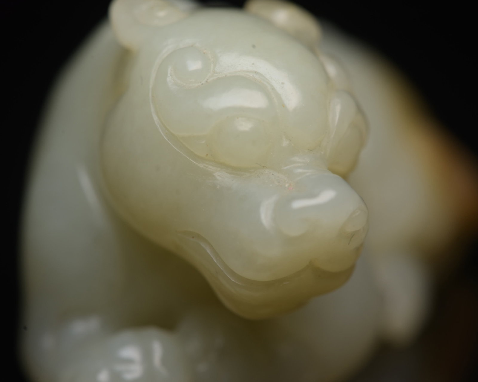 An Exquisite White Jade Auspicious Beast Ornament - 9