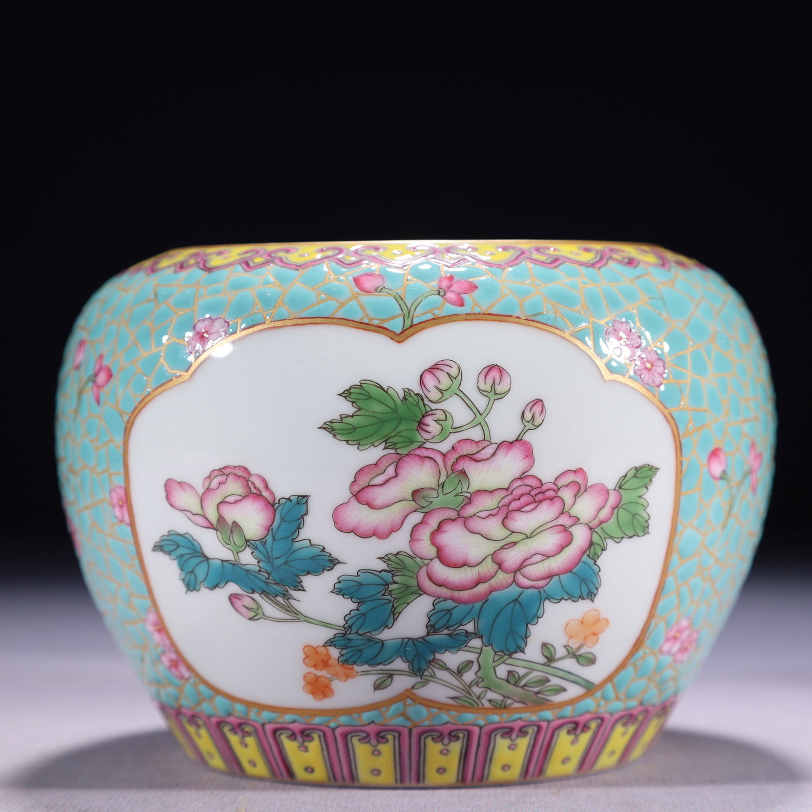 An Exquisite Turquoise Glazed Famille-Rose Painted Gold Flower Pattern Brush Washer: An Exquisite Turquoise Glazed Famille-Rose Painted Gold Flower Pattern Brush Washer,Qing Dynasty,China,Yongzheng Four-character Mark,Size:4.7inx3.9in,Weight:400g 松石绿釉౴