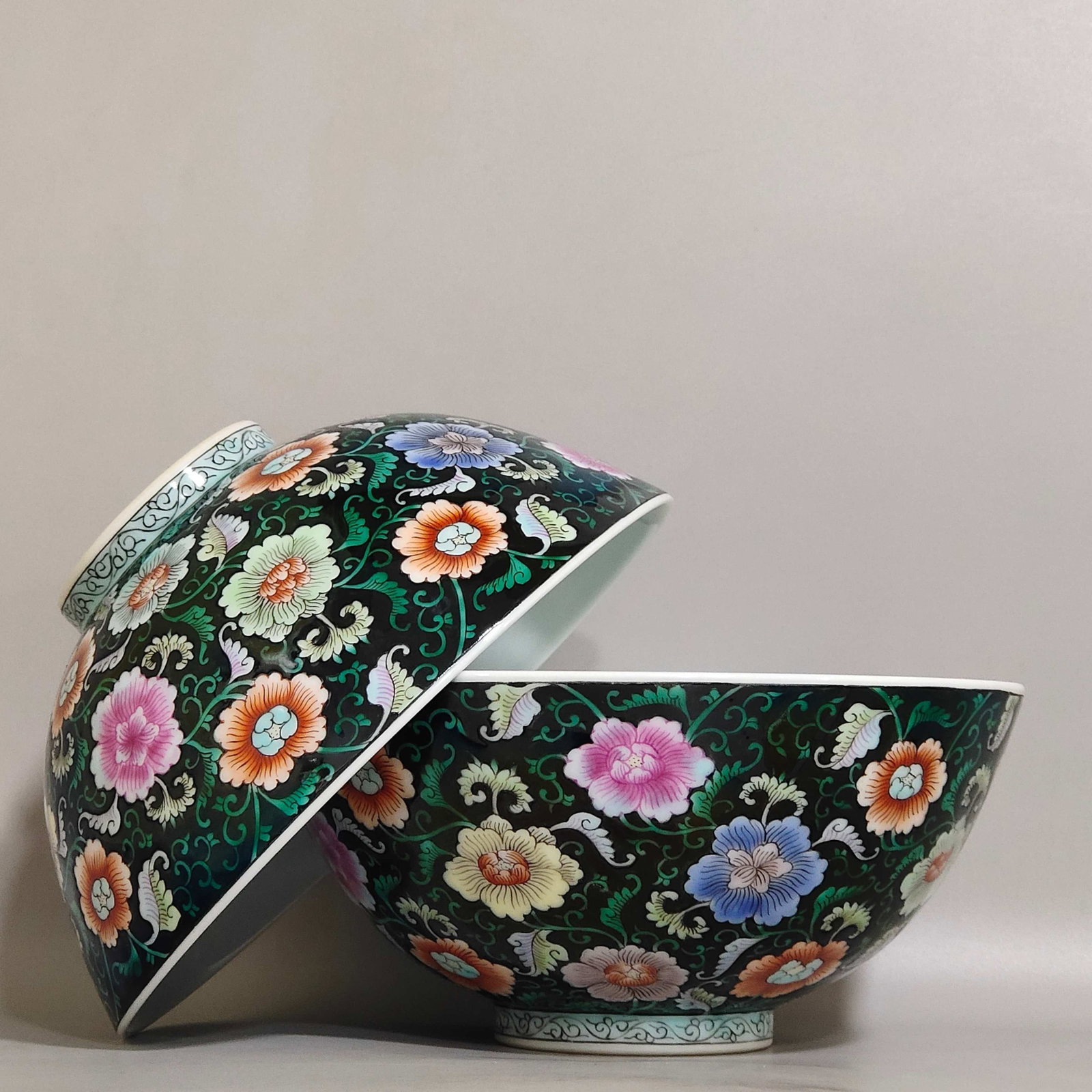 A Pair of Exquisite Black Ground Famille-Rose Lotus Pattern Bowls: A Pair of Exquisite Black Ground Famille-Rose Lotus Pattern Bowls,Qing Dynasty,China,Yongzheng Six-character Mark,Size:2.7inx5.6in 一对黑地粉彩缠枝ő