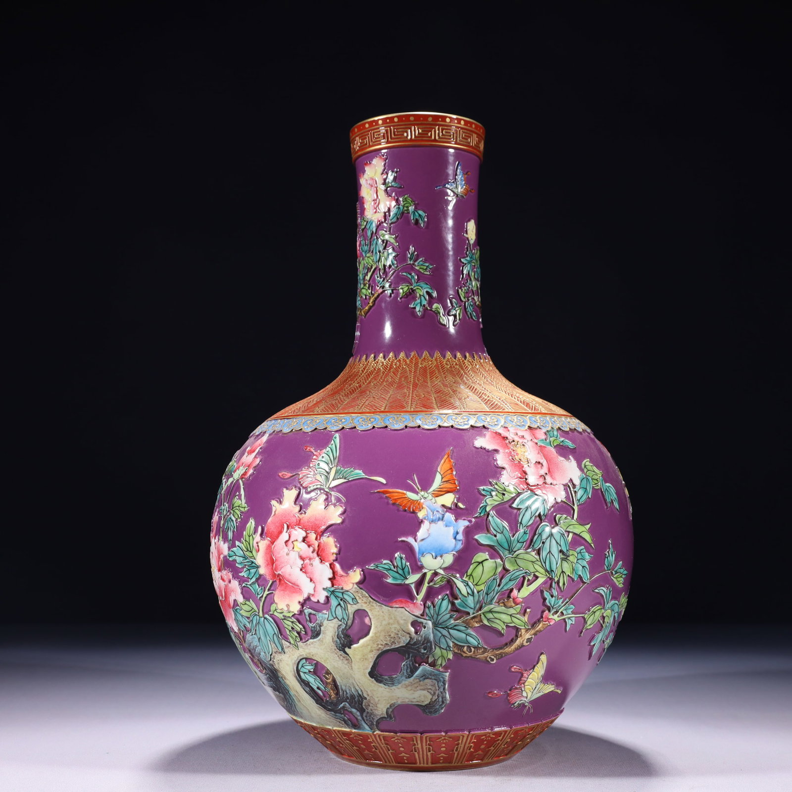 An Exquisite Purple Ground Famille-Rose Painted Gold Flower and Butterfly Pattern Vase: An Exquisite Purple Ground Famille-Rose Painted Gold Flower and Butterfly Pattern Vase,Qing Dynasty,China,Qianlong Six-character Mark,Size:7.9inx13.4in,Weight:2700g 紫地粉彩