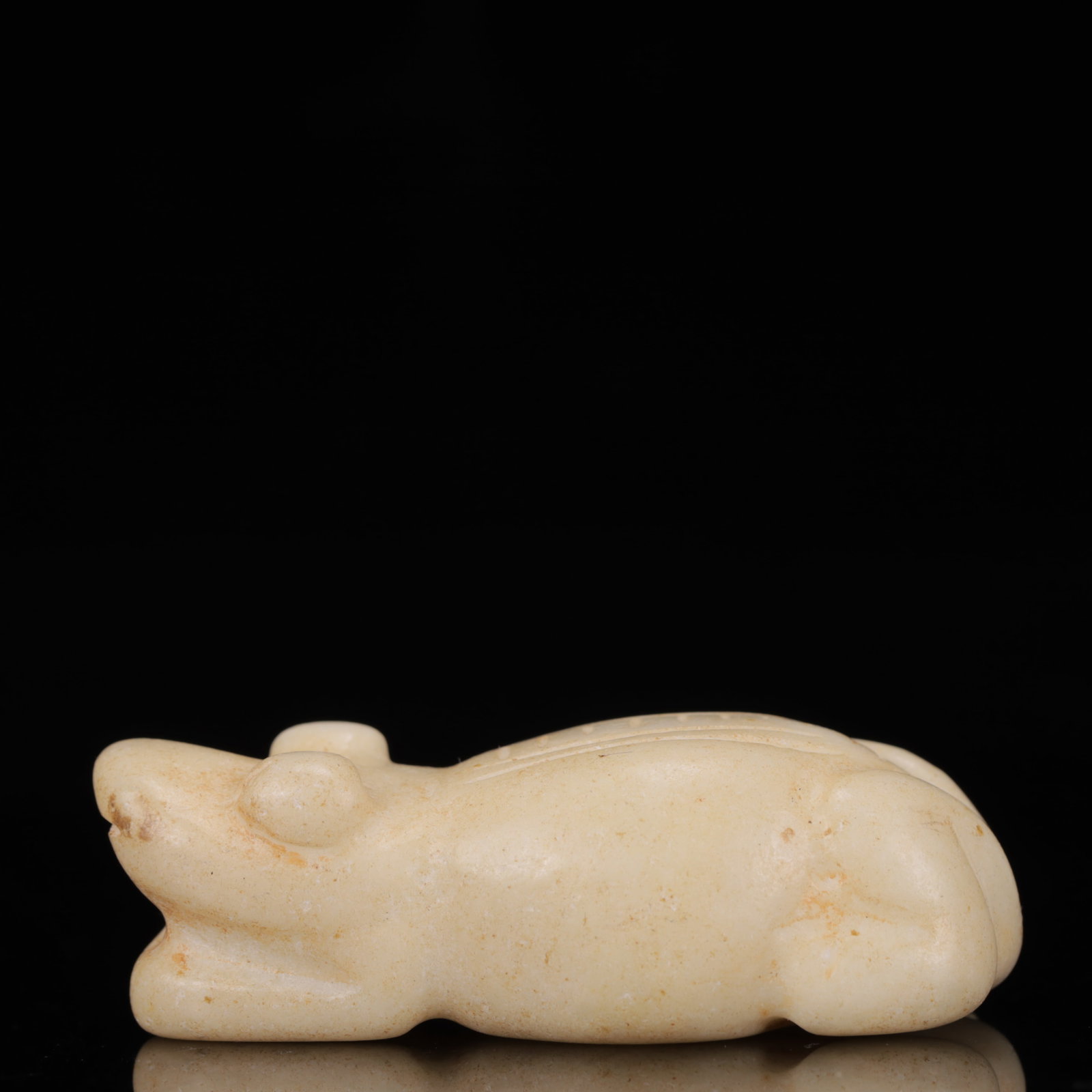 An Archaic Hongshan Culture White Jade Frog Pendant: An Archaic Hongshan Culture White Jade Frog Pendant,Ancient Time,China,Size:2.4inx1.2inx0.8in,Weight:66g 红山文化白玉青蛙挂件,新௾