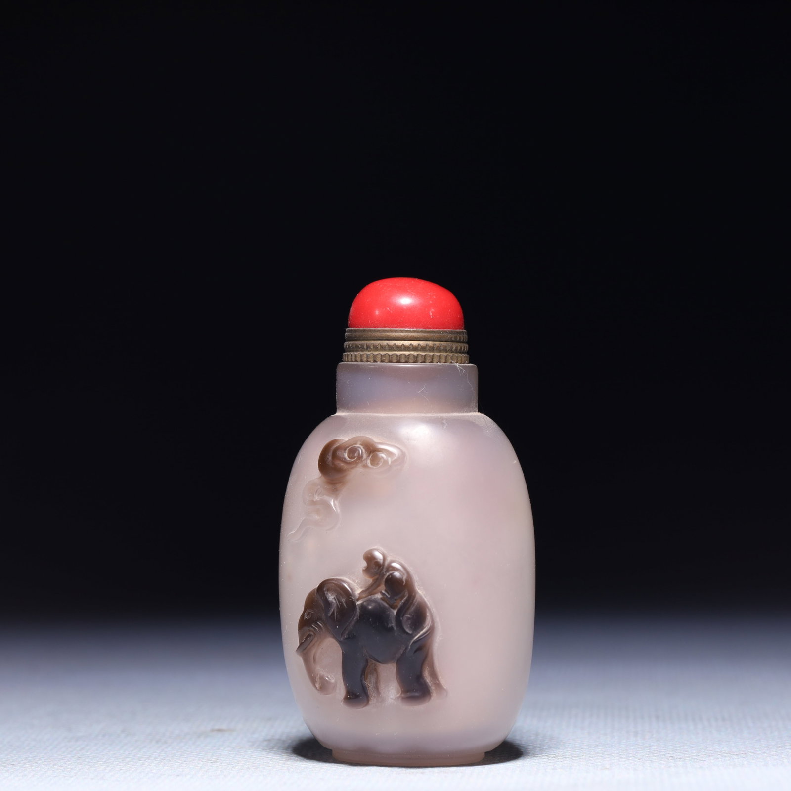 An Exquisite Agate Elephant Pattern Snuff Bottle - 2