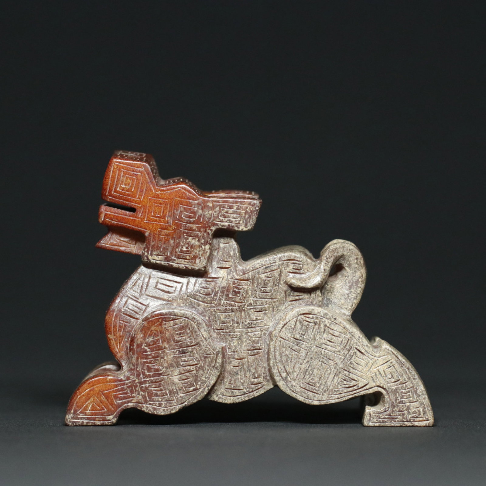 An Exquisite White Jade Auspicious Beast Ornament: An Exquisite White Jade Auspicious Beast Ornament,Qing Dynasty,China,Size:4inx1.6inx3in,Weight:328.5g 白玉瑞兽摆件,中国清代