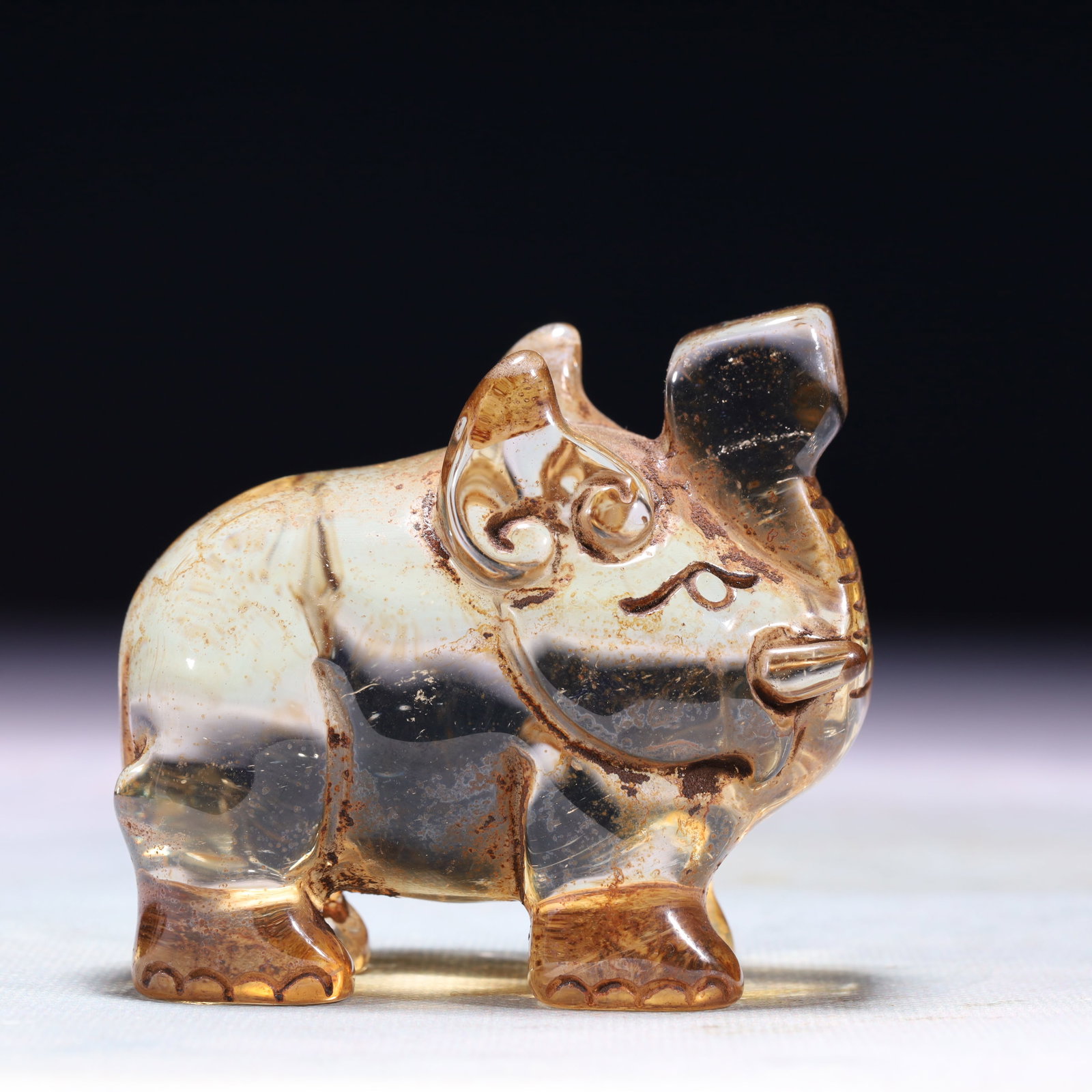 An Exquisite Crystal Elephant Ornament: An Exquisite Crystal Elephant Ornament,Qing Dynasty,China,Size:3inx1.6inx2.6in,Weight:282.5g 水晶象摆件,中国清代