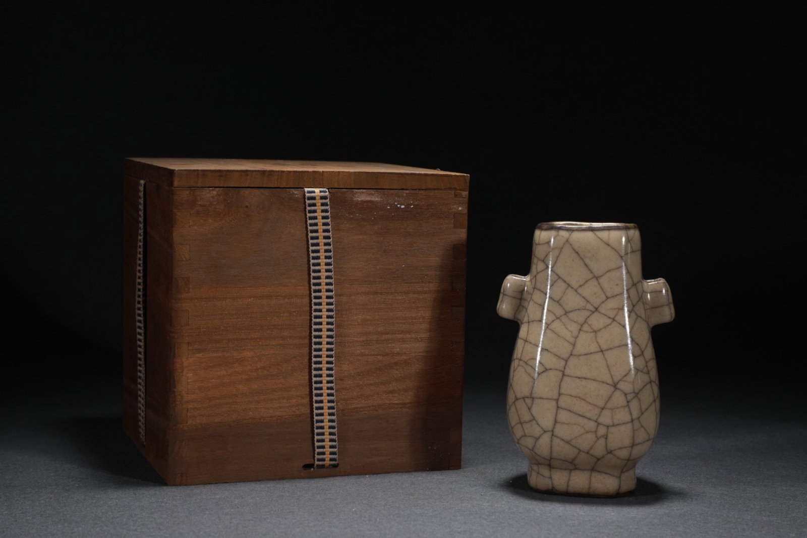 An Exquisite Ge yao Yellow Glazed Double-Ears Vase: An Exquisite Ge yao Yellow Glazed Double-Ears Vase,Song Dynasty,China,Size:5.3inx3.1in 哥窑黄釉双耳瓶,中国宋代