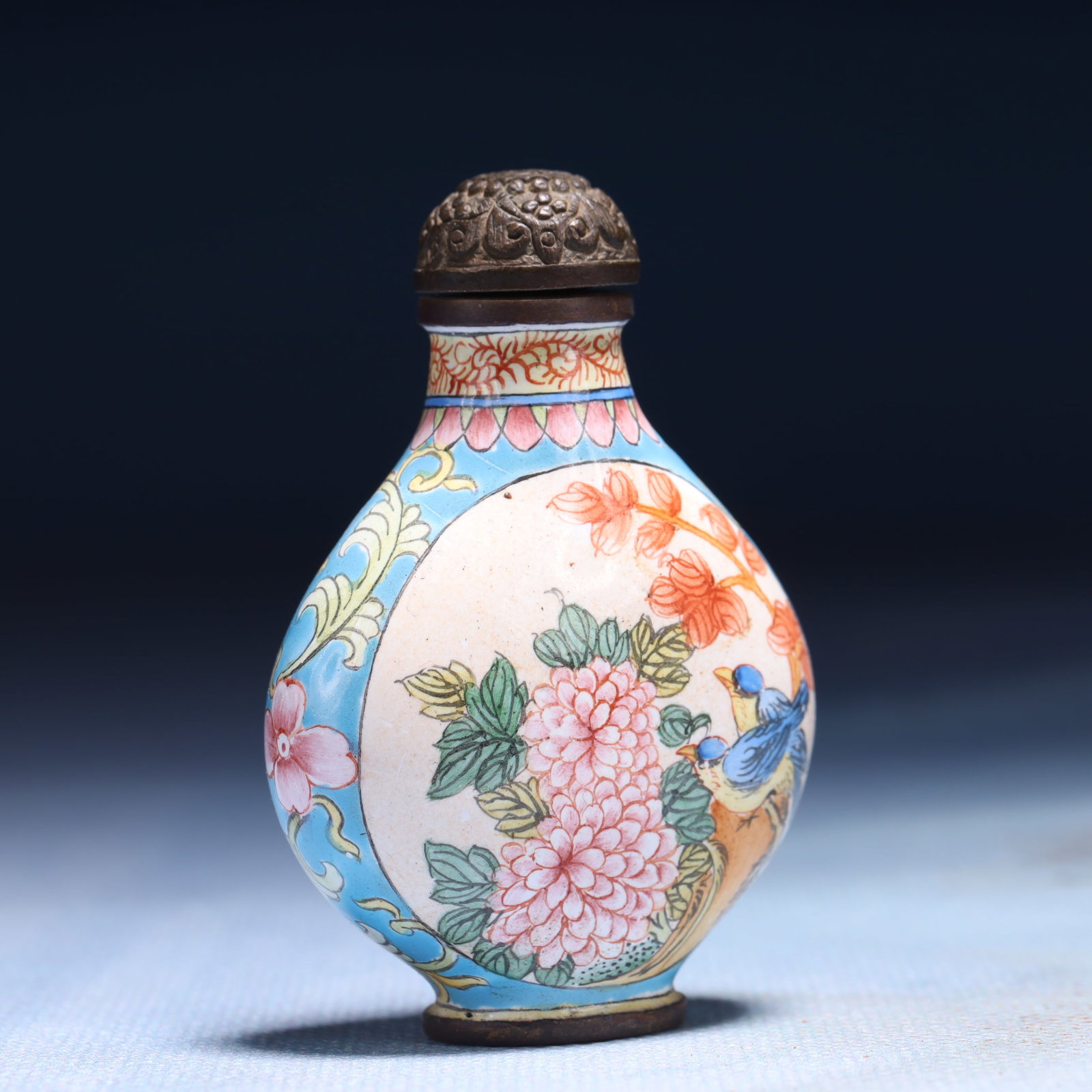 An Exquisite Enamel Landscape Pattern Snuff Bottle - 3