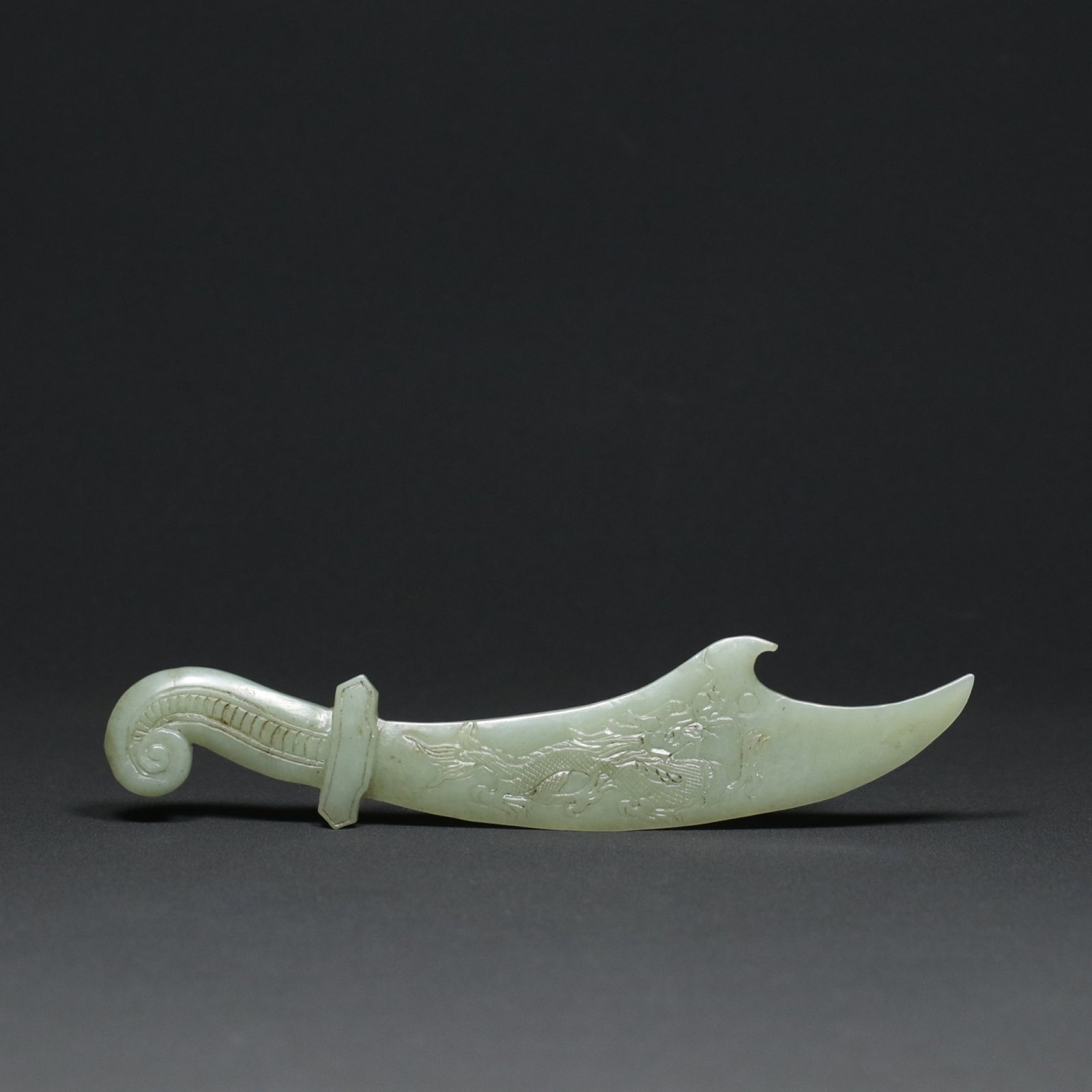 An Exquisite White Jade Dragon Pattern Ornament: An Exquisite White Jade Dragon Pattern Ornament,Qing Dynasty,China,Size:7.3inx1.5inx0.4in,Weight:62g 白玉龙纹摆件,中国清代