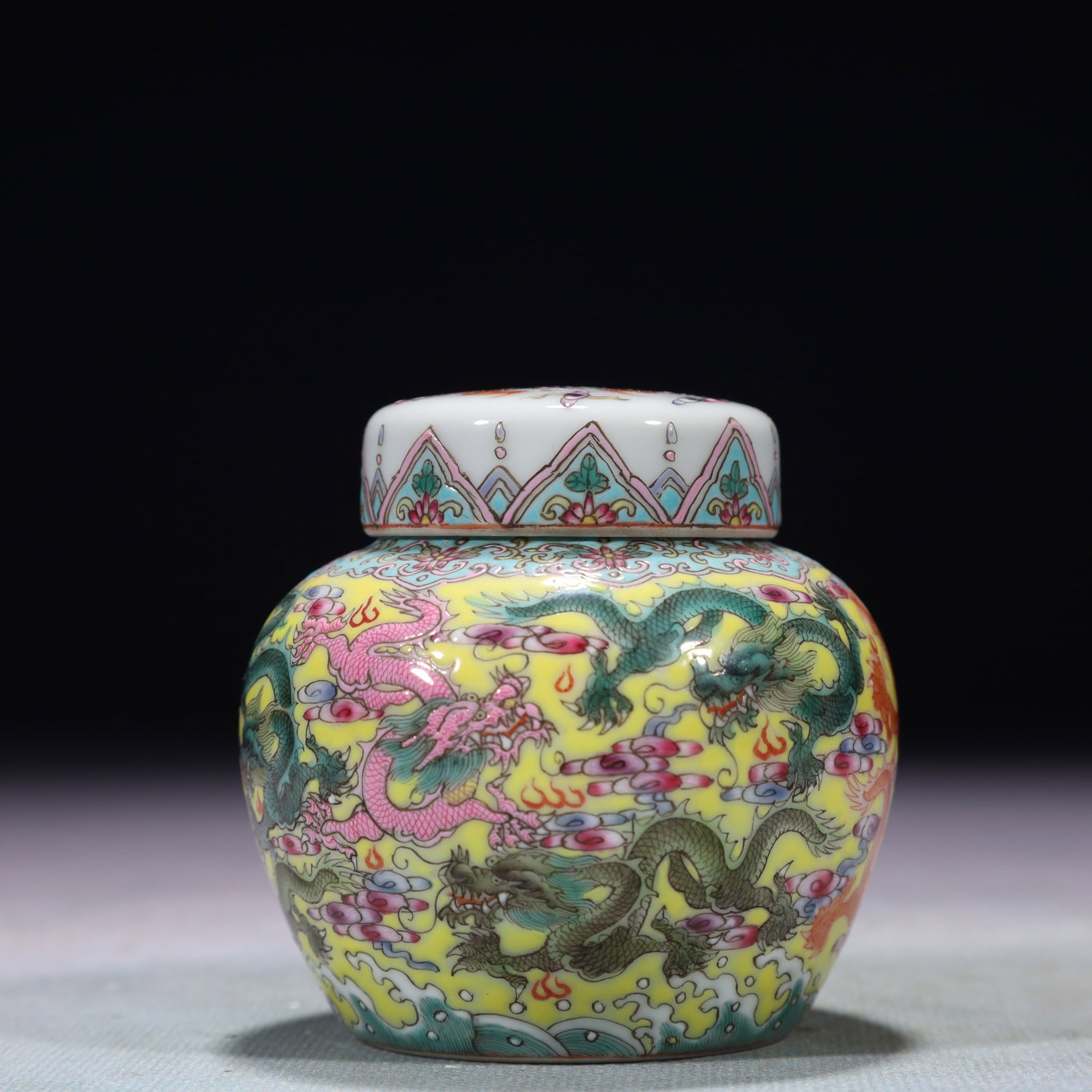 An Exquisite Famille-Rose Auspicious Cloud and Dragon Pattern Jar with Cover: An Exquisite Famille-Rose Auspicious Cloud and Dragon Pattern Jar with Cover,Qing Dynasty,China,Qianlong Four-character Mark,Size:2.8inx2.8in,Weight:150g 粉彩祥云龙ಬ