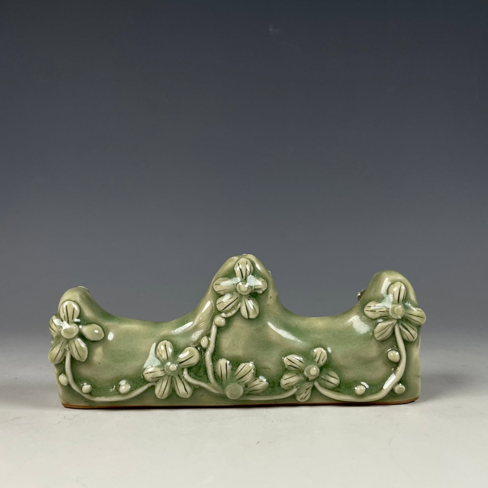 An Exquisite Longquan yao Flower Pattern Brush Holder: An Exquisite Longquan yao Flower Pattern Brush Holder,Song Dynasty,China,Size:4.3inx1inx2.4in 龙泉窑花卉纹笔架,中国宋代