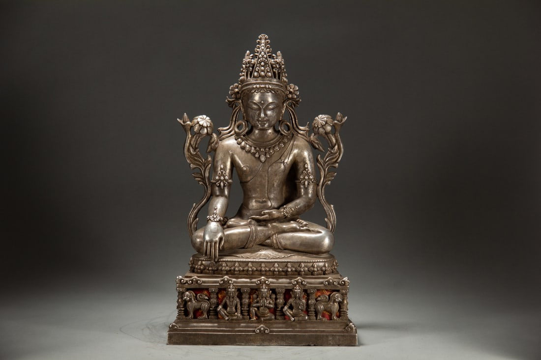 A Solemn Silver Statue of Tara: A Solemn Silver Statue of Tara,Ming Dynasty,China,Size:13.4inx9.4inx21.7in,Weight:18990g 银度母像,中国明代