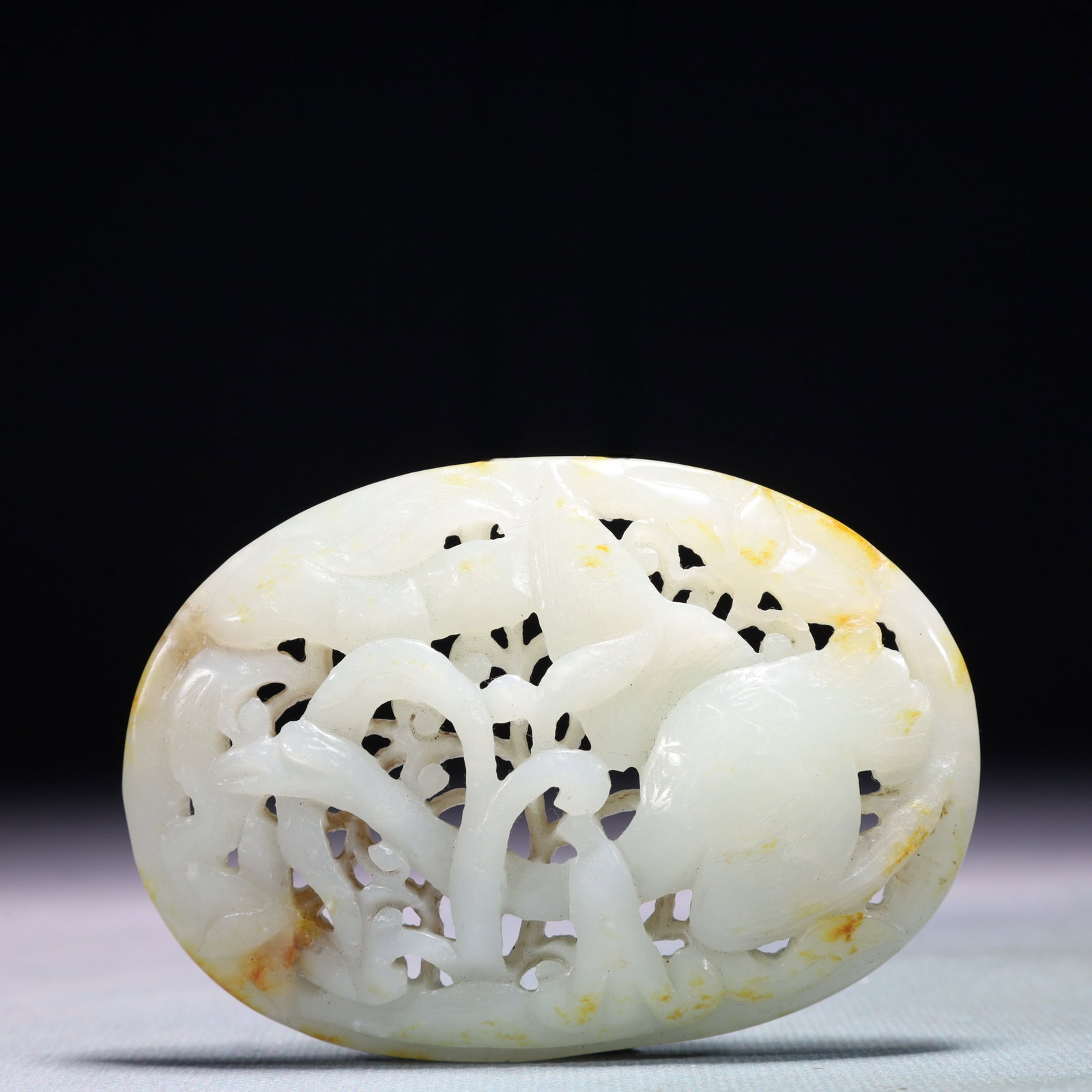 An Exquisite White Jade Goose Pattern Pendant: An Exquisite White Jade Goose Pattern Pendant,Qing Dynasty,China,Size:3.3inx2.4in,Weight:86.1g 白玉鹅纹佩,中国清代