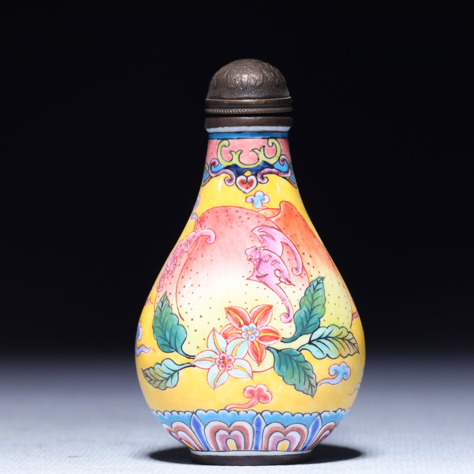 An Exquisite Painted Enamel Bats and Peach Pattern Snuff Bottle: An Exquisite Painted Enamel Bats and Peach Pattern Snuff Bottle,Qing Dynasty,China,Qianlong Four-character Mark,Size:1.6inx1.2inx2.8in,Weight:62.8g 画珐琅蝙蝠桃