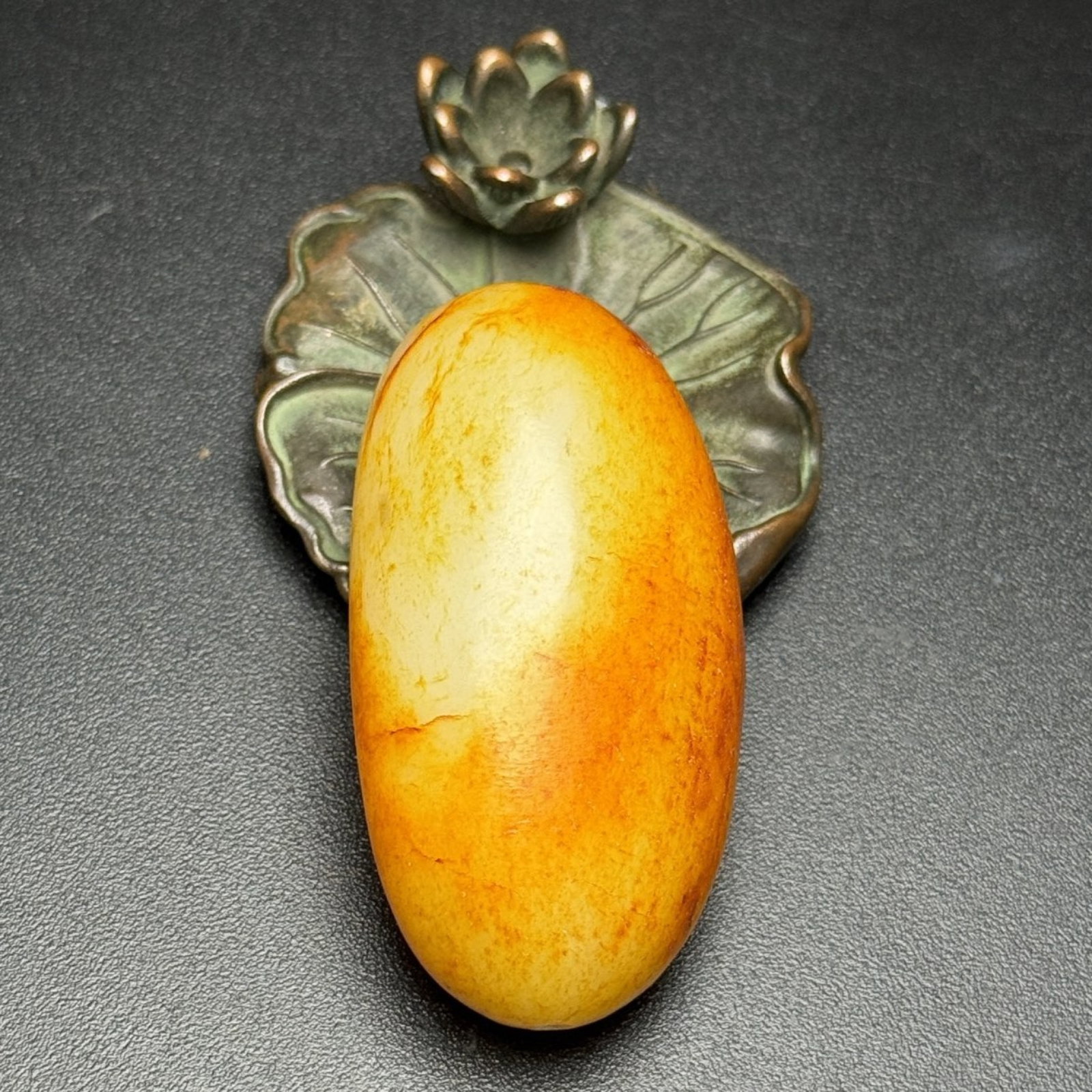 An Exquisite White Jade Hand Piece: An Exquisite White Jade Hand Piece,Qing Dynasty, China,Size:31gmmx2.3inx0.9in,Weight:71g 白玉手把件,中国清代