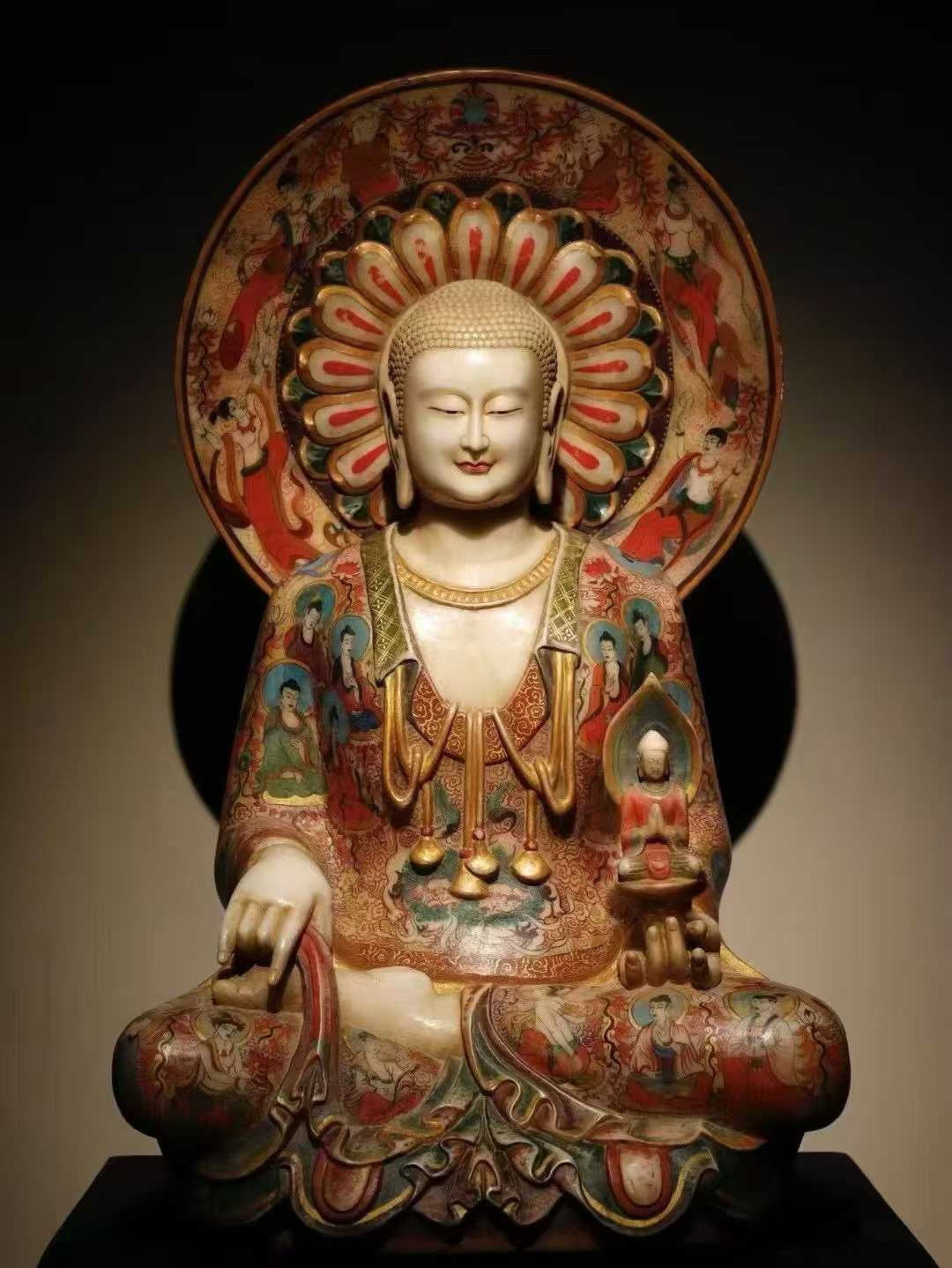 A Solemn Marble Painted Color Statue of Sakyamuni: A Solemn Marble Painted Color Statue of Sakyamuni,N.Qi,China,Size:39.4inx22.8inx19.7in 汉白玉彩绘释迦摩尼像,中国北齐