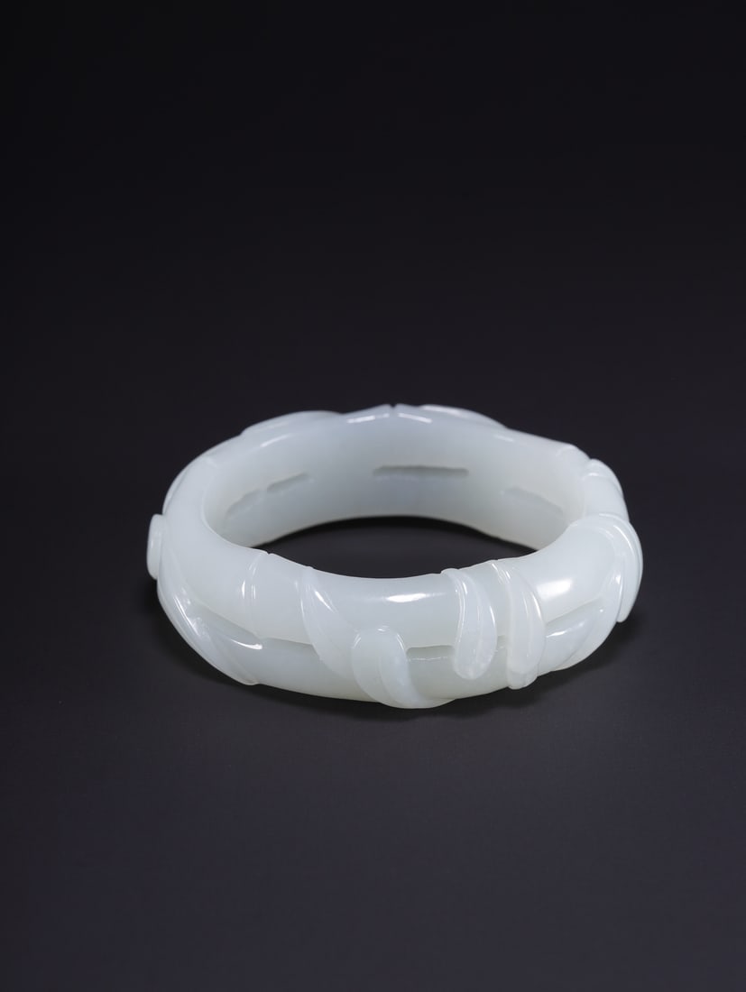 An Exquisite White Jade Bamboo Pattern Bracelets (1 of 9)