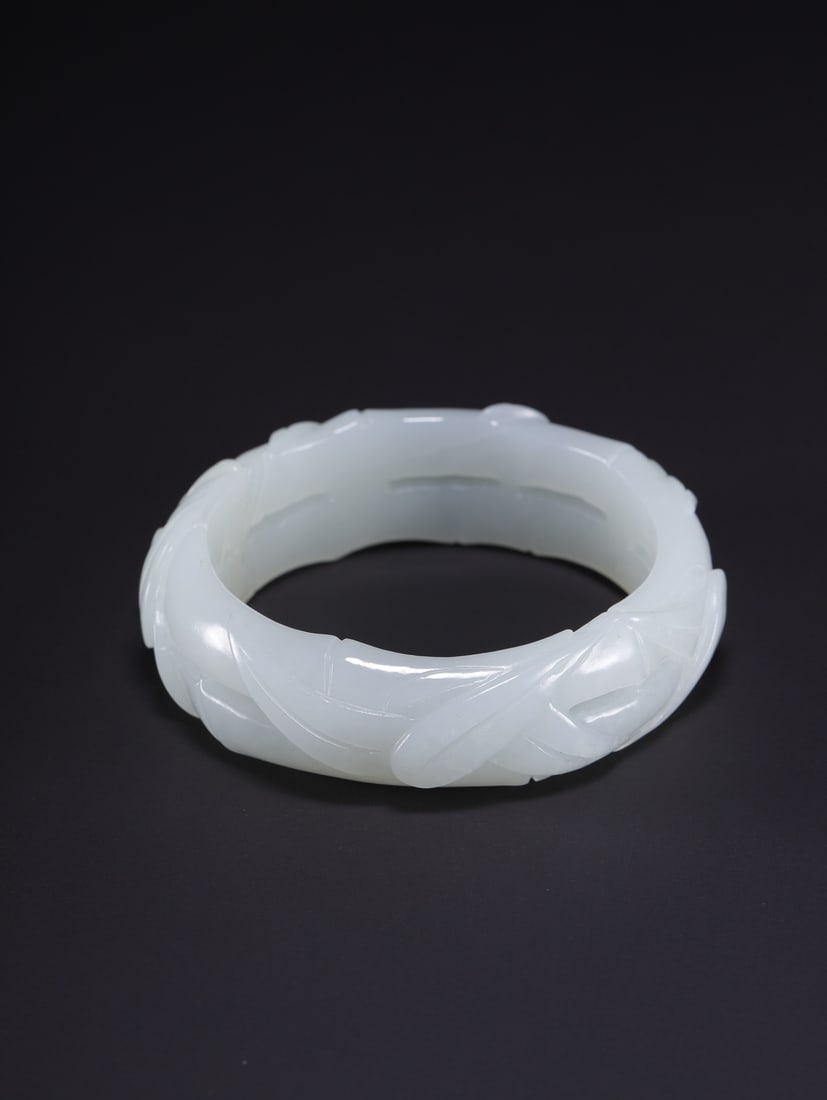An Exquisite White Jade Bamboo Pattern Bracelets - 3