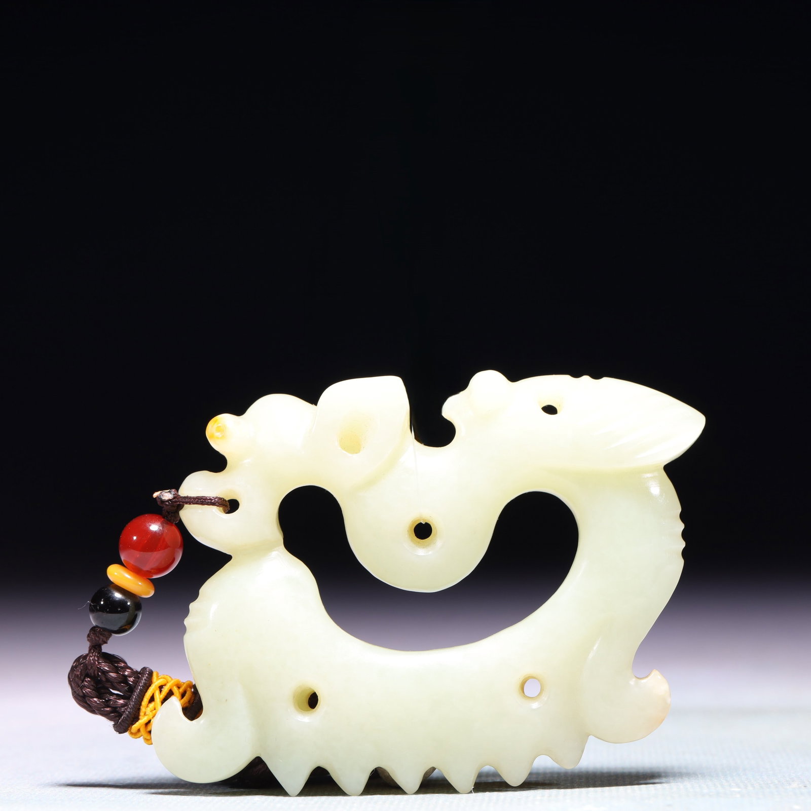 An Exquisite White Jade Cicada Pendant: An Exquisite White Jade Cicada Pendant,Qing Dynasty,China,Size:3.5inx0.8inx2.4in,Weight:110g 白玉蝉挂件,中国清代