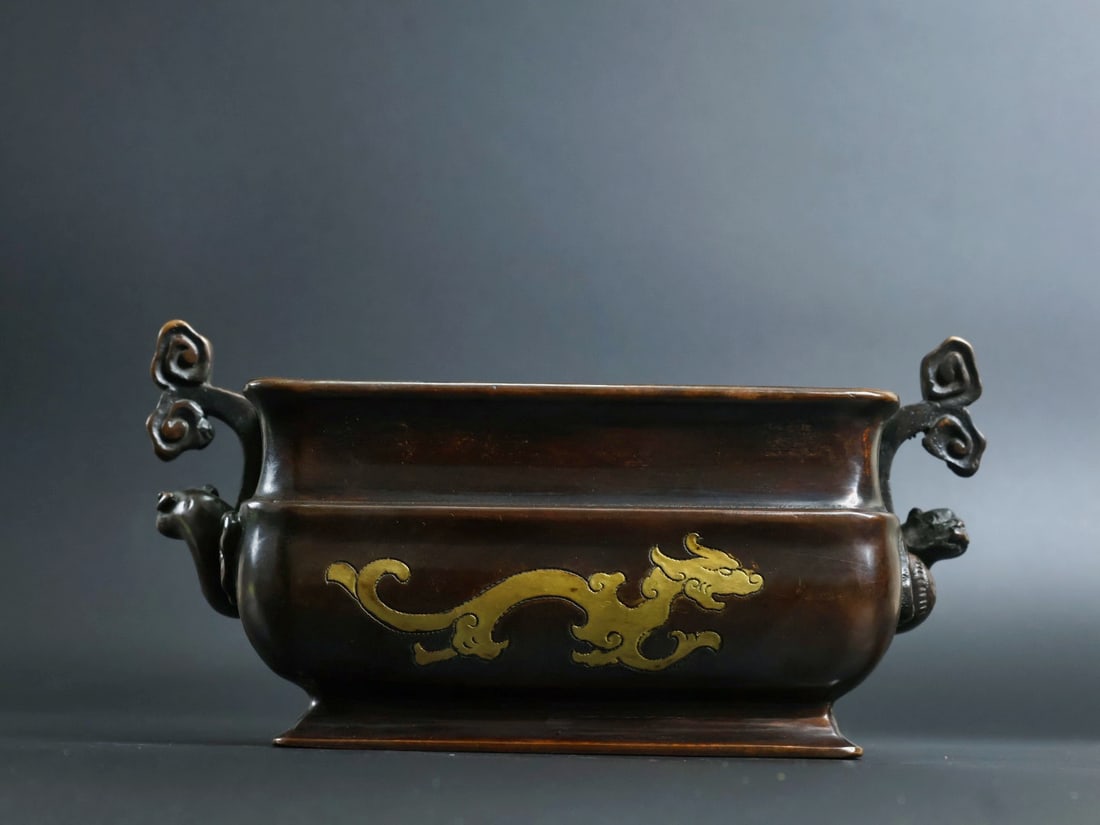 An Exquisite Gilt Bronze Dragon Pattern Beast-Ears Censer (1 of 9)