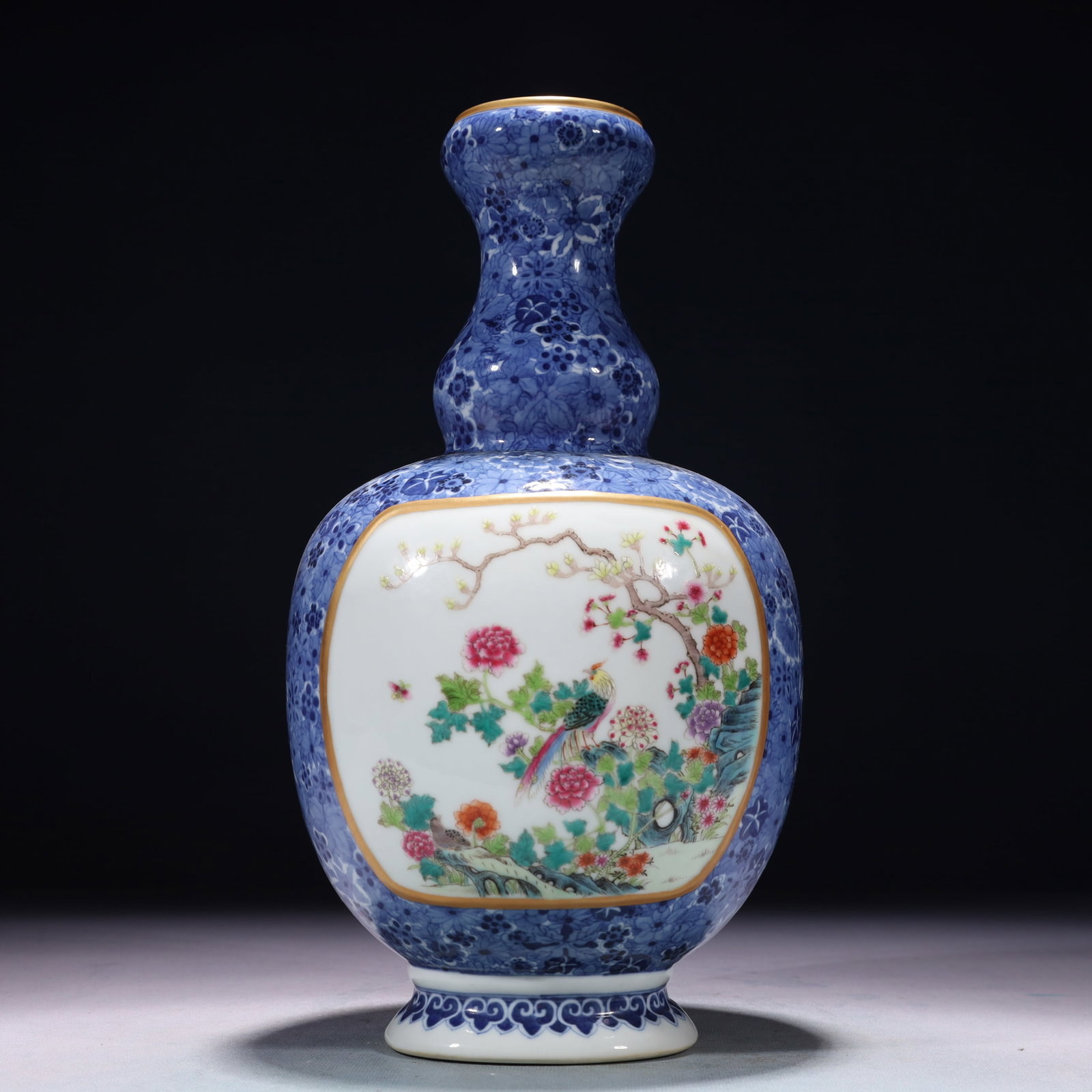 An Exquisite Blue and White Famille-Rose Painted Gold Flower Pattern Gourd-Shaped Vase: An Exquisite Blue and White Famille-Rose Painted Gold Flower Pattern Gourd-Shaped Vase,Qing Dynasty,China,Qianlong Six-character Mark,Size:6.3inx5.1inx12.6in,Weight:2400g 青花粉ô