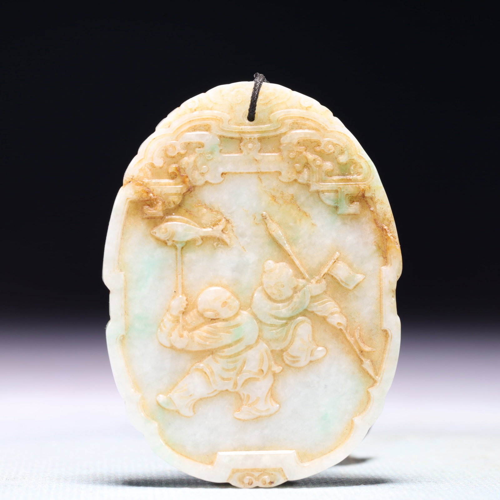 An Exquisite White Jade Character and Story Pattern Pendant: An Exquisite White Jade Character and Story Pattern Pendant,Qing Dynasty,China,Size:1.8inx2.4in,Weight:39g 白玉人物故事纹挂件,中国