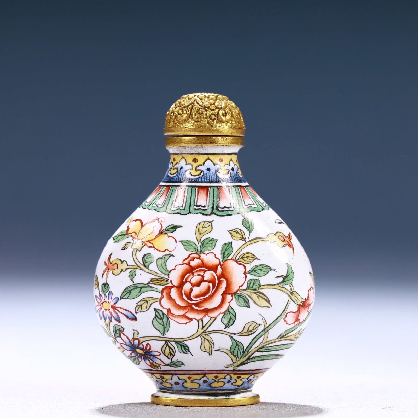 An Exquisite Painted Enamel Flower and Butterfly Pattern Snuff Bottle: An Exquisite Painted Enamel Flower and Butterfly Pattern Snuff Bottle,Qing Dynasty, China,Qianlong Four-character Mark,Size:1.6inx0.6inx2in,Weight:42g 画珐琅花卉蝴&
