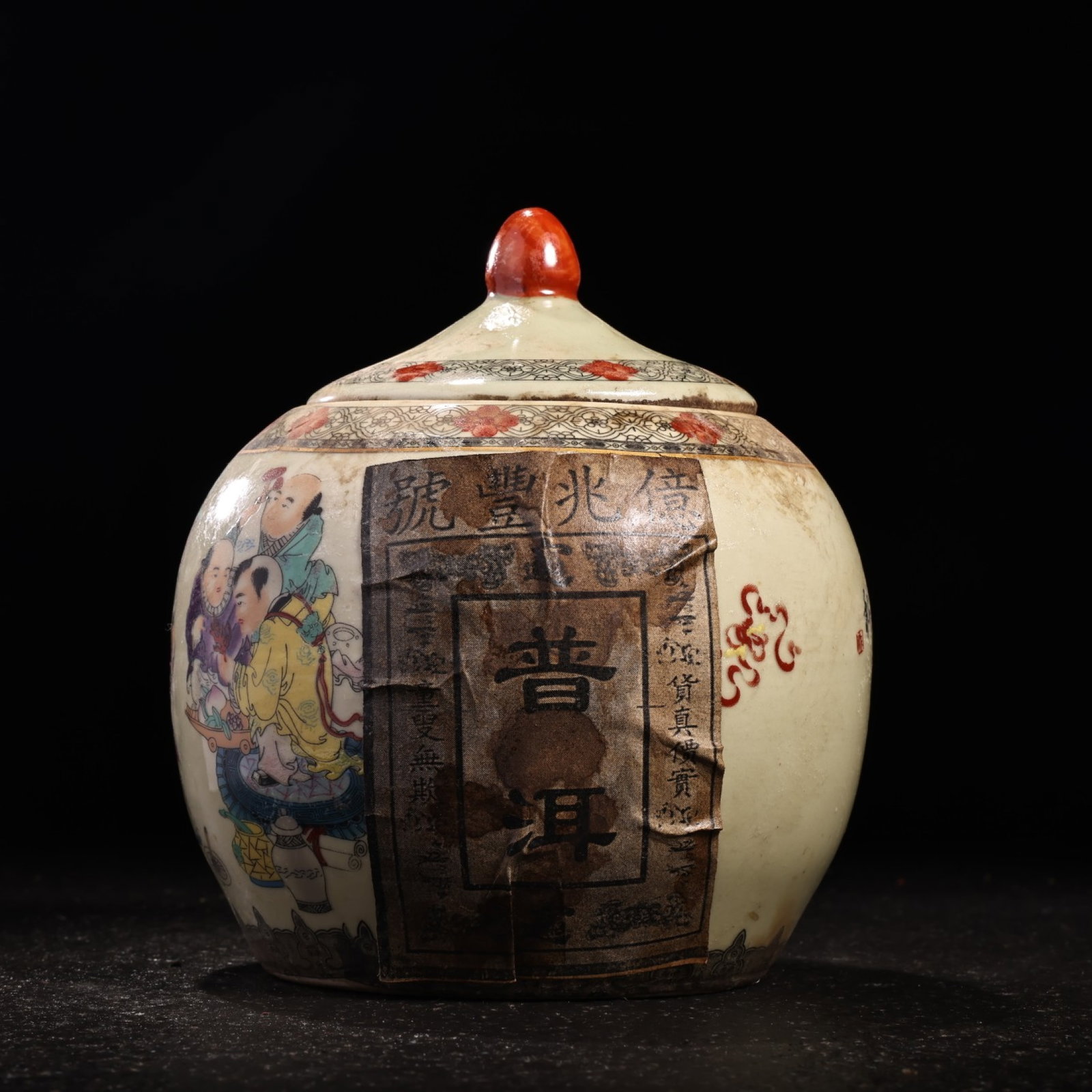 An Exquisite Famille-Rose Character and Story Pattern Tea Caddy: An Exquisite Famille-Rose Character and Story Pattern Tea Caddy,Qing Dynasty,China,Qianlong Six-character Mark,Size:5.9inx5.1in,Weight:580g 粉彩人物故事纹!