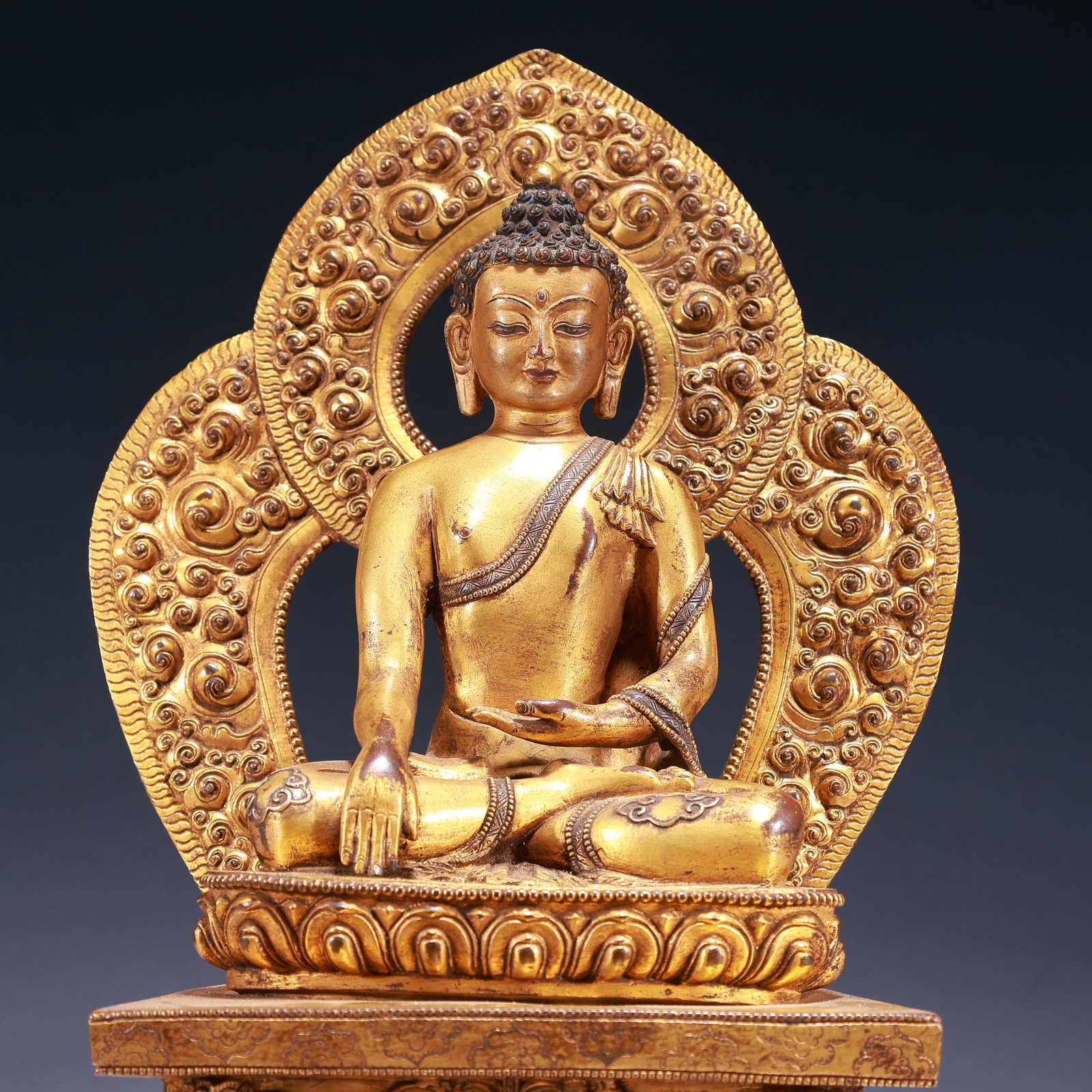 A Solemn Gilt Bronze Statue of Sakyamuni: A Solemn Gilt Bronze Statue of Sakyamuni,Ming Dynasty,China,Xuande Six-character Mark,Size:13inx7.9inx5.9in,Weight:5550g 铜鎏金如来像,中国明ߣ