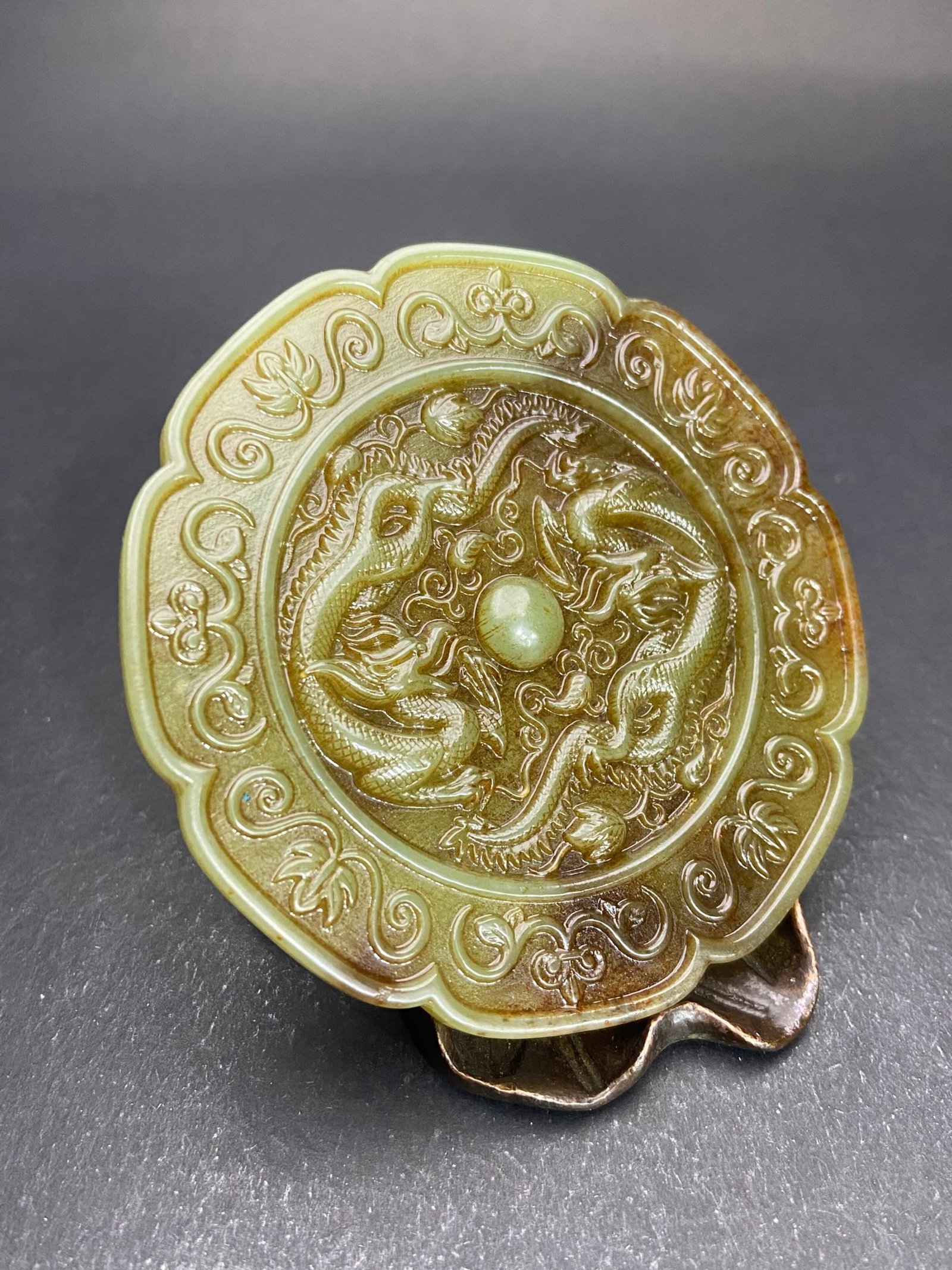 An Exquisite Yellow Jade Dragon Pattern Mirror - 2