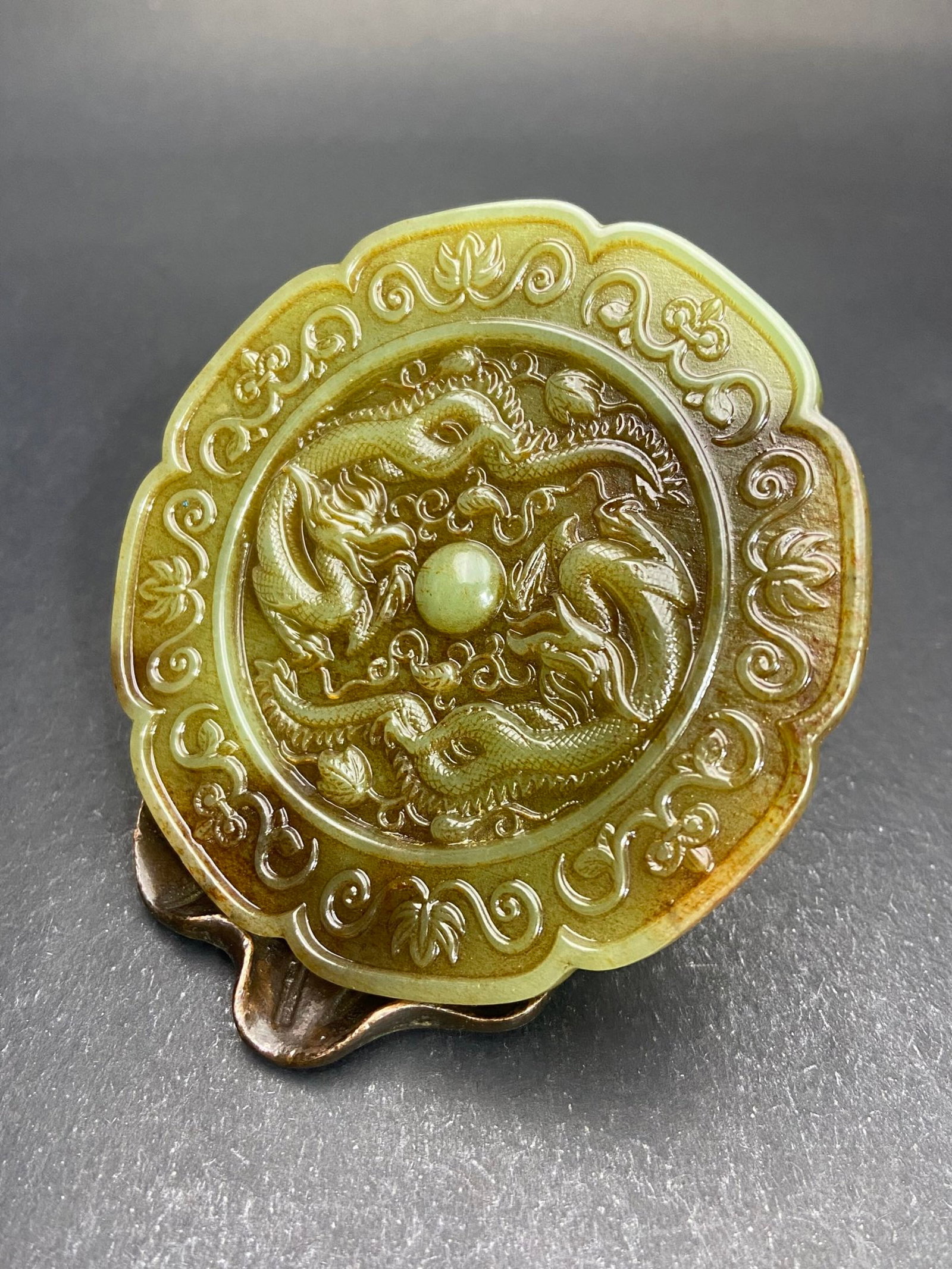 An Exquisite Yellow Jade Dragon Pattern Mirror - 3