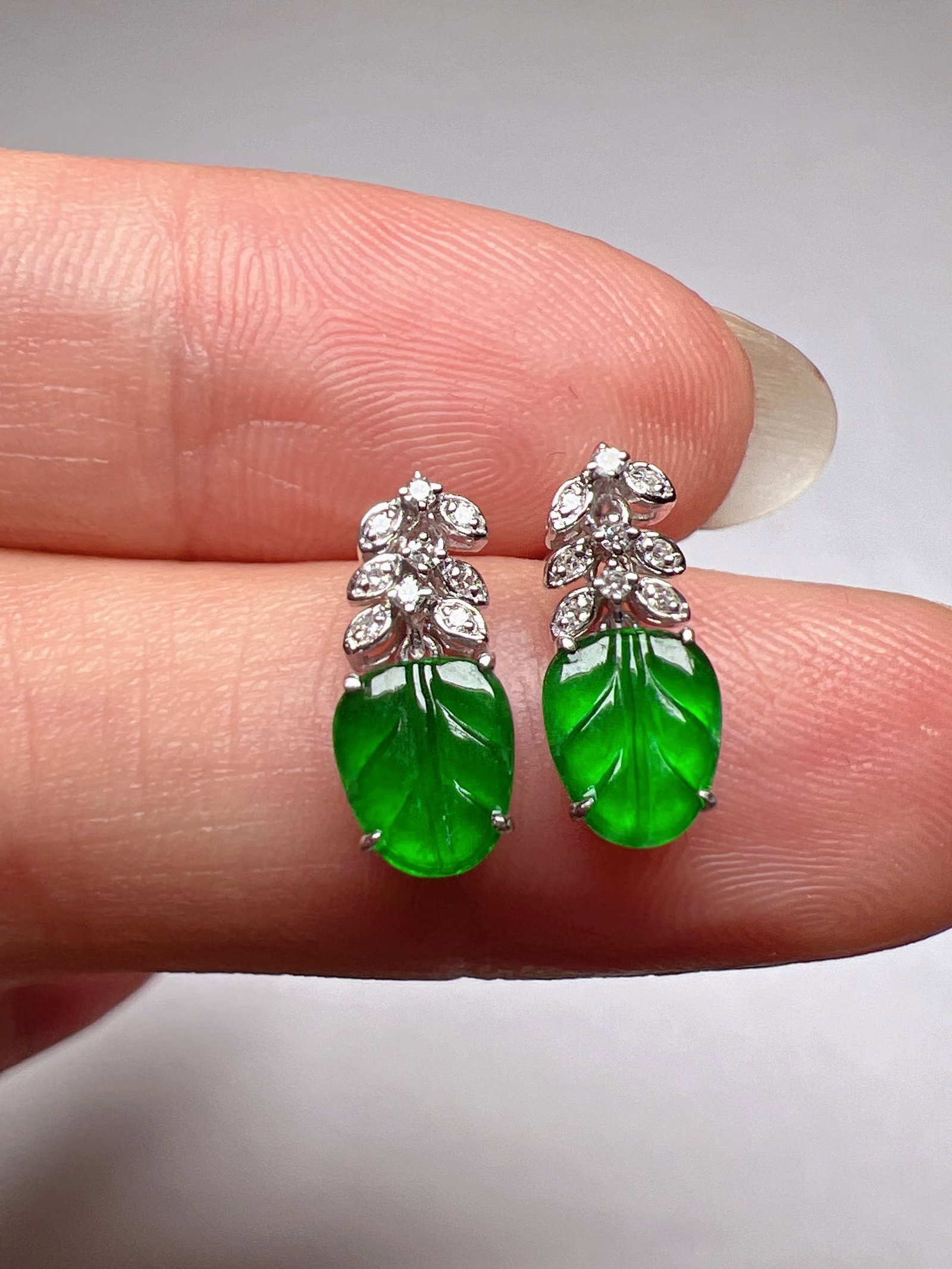 A Pair of Exquisite 18k Gold Diamond Inlaid Jadeite Earrings: A Pair of Exquisite 18k Gold Diamond Inlaid Jadeite Earrings,Size(Loose Stone):0.3inx0.2in 一对18k金钻镶嵌翡翠耳环