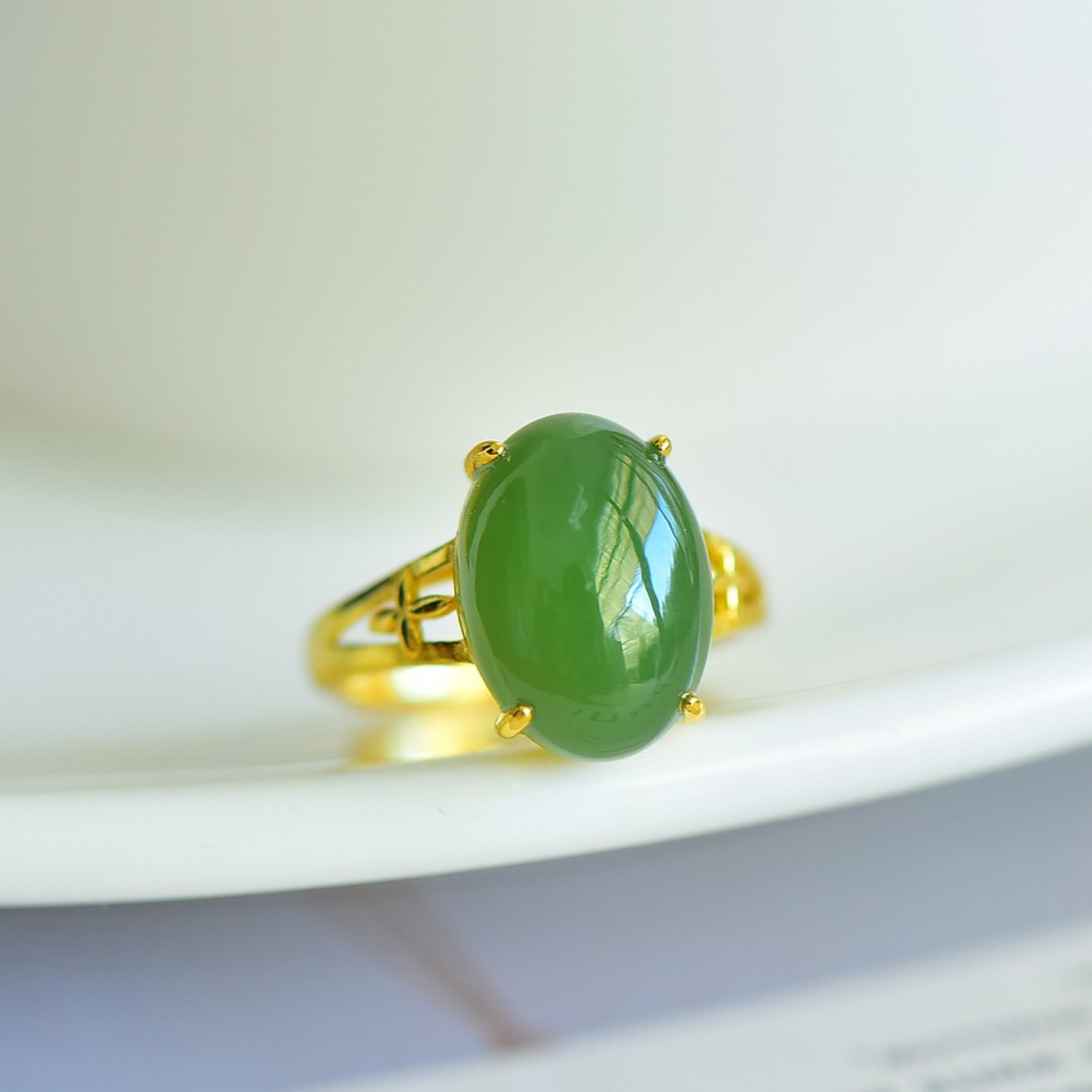 An Exquisite Sterling Silver-Gold Plated Inlaid Jasper Ring (1 of 5)