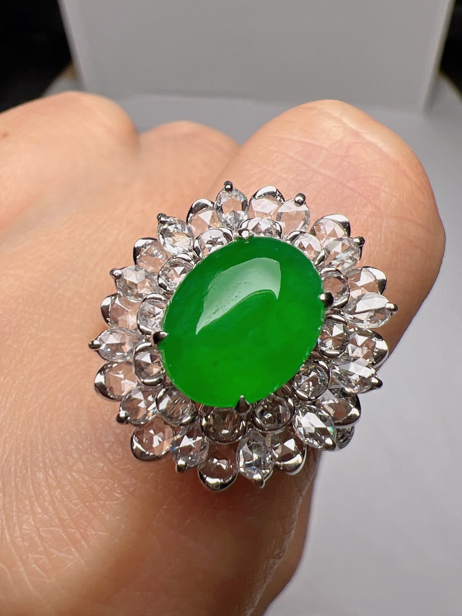 An Exquisite 18k Gold Diamond Inlaid Jadeite Ring: An Exquisite 18k Gold Diamond Inlaid Jadeite Ring,Size(Loose Stone):0.4inx0.3in #15 18k金钻镶嵌翡翠戒指