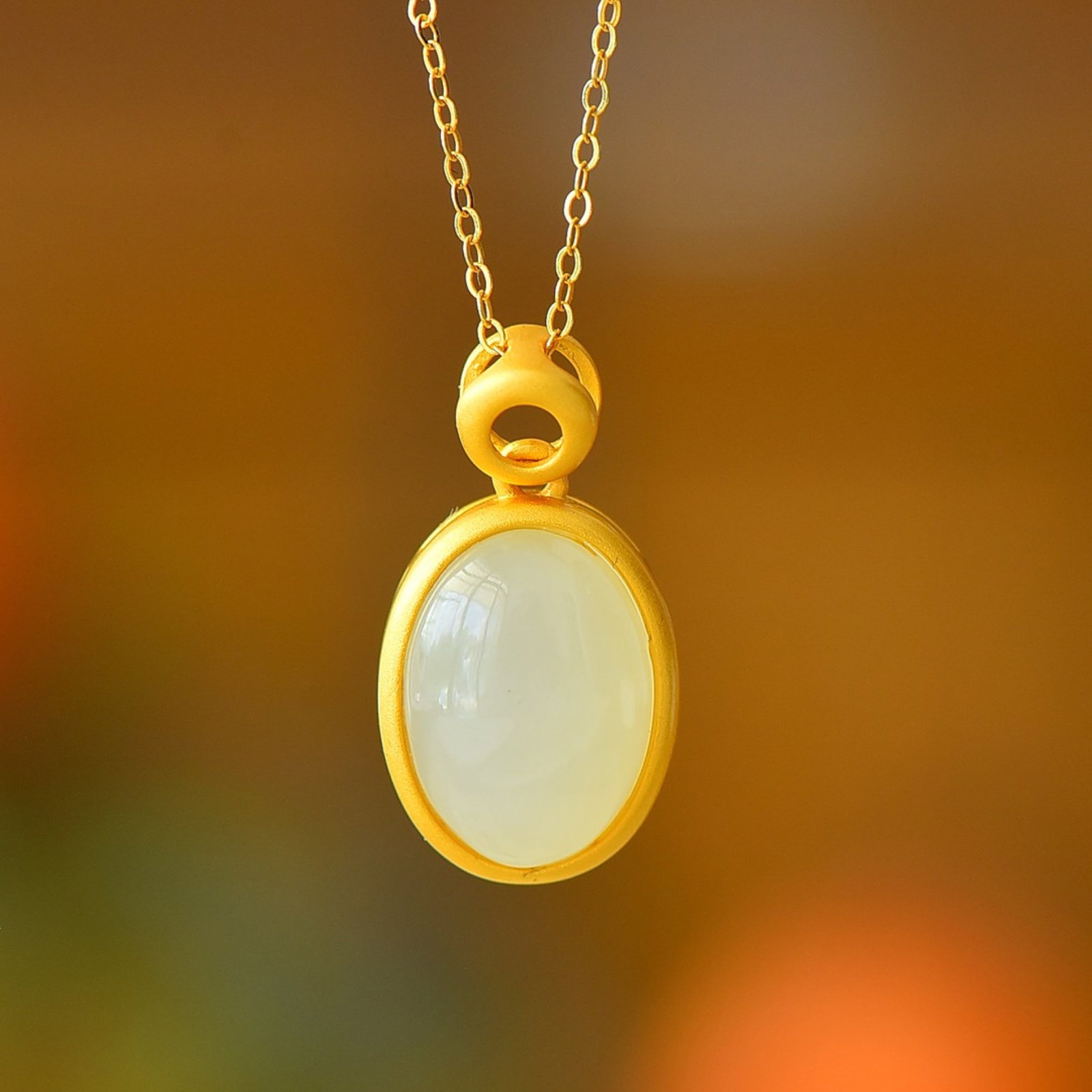 An Exquisite Sterling Silver-Gold Plated Inlaid White Jade Pendant: An Exquisite Sterling Silver-Gold Plated Inlaid White Jade Pendant,Size:0.4inx0.6in 纯银镀金镶白玉吊坠